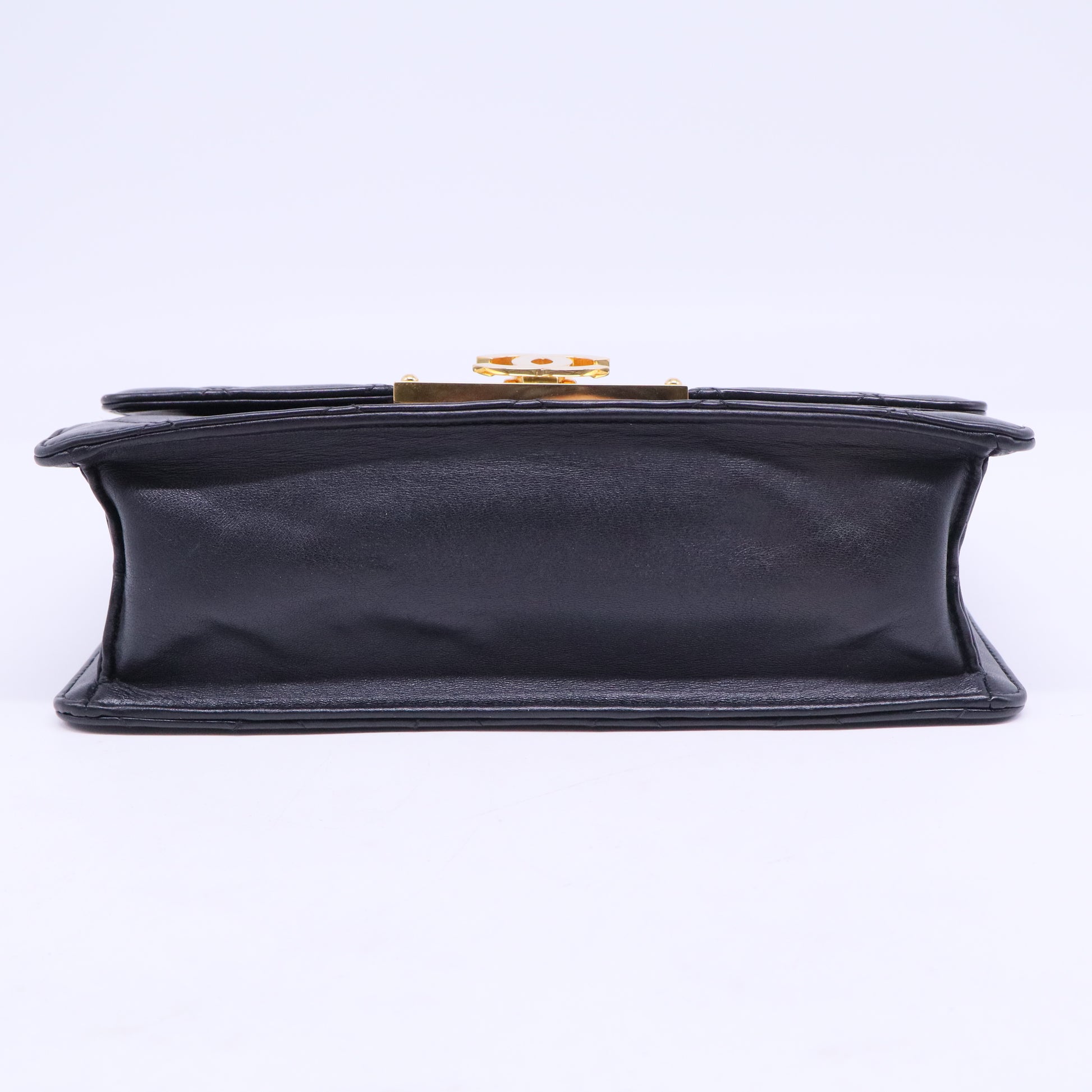 Lambskin Quilted Medium Golden Class Flap Black B20693