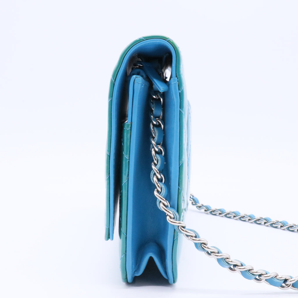 Quilted Patent Wallet On Chain - Blue Crossbody Bags twins