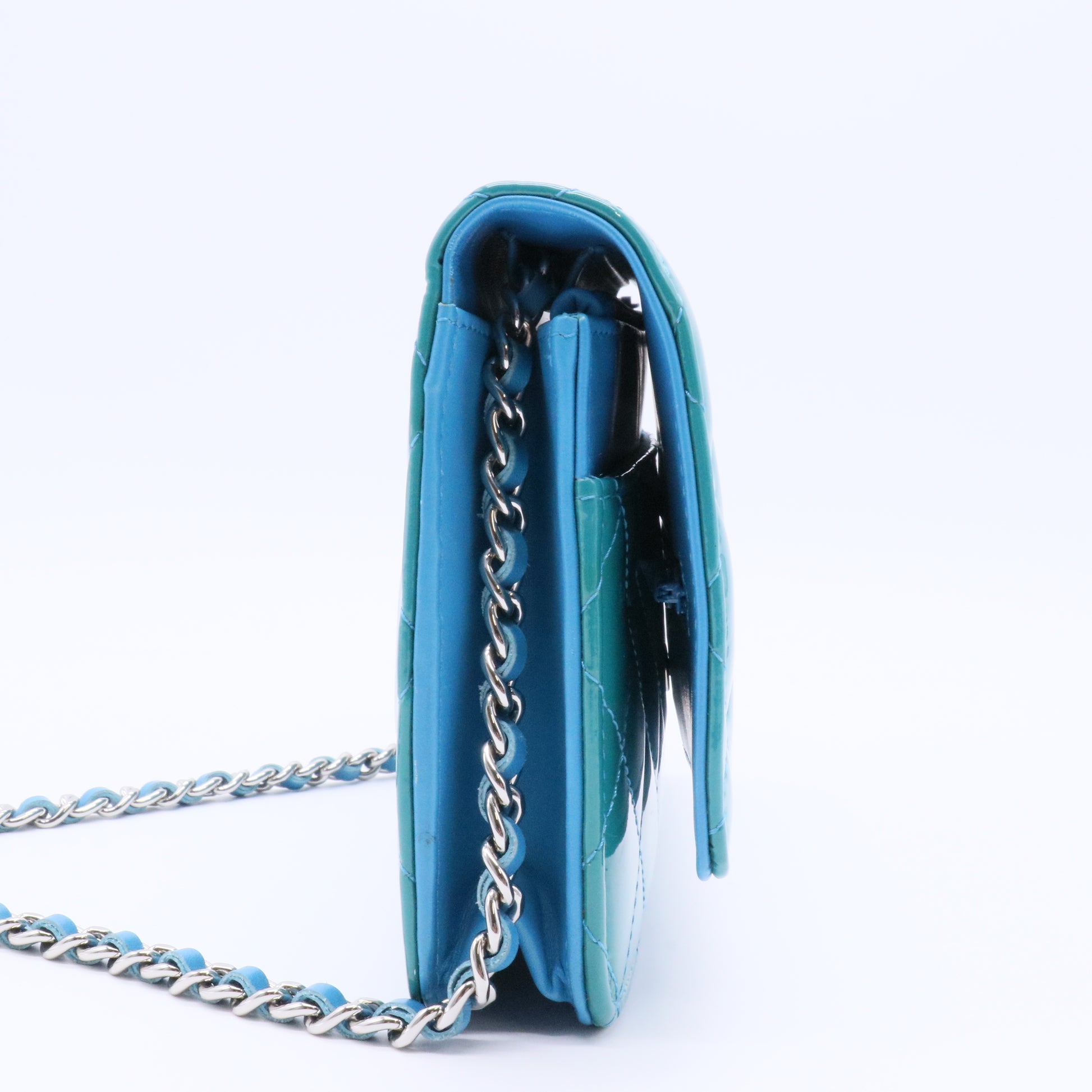 Quilted Patent Wallet On Chain - Blue Crossbody Bags twins