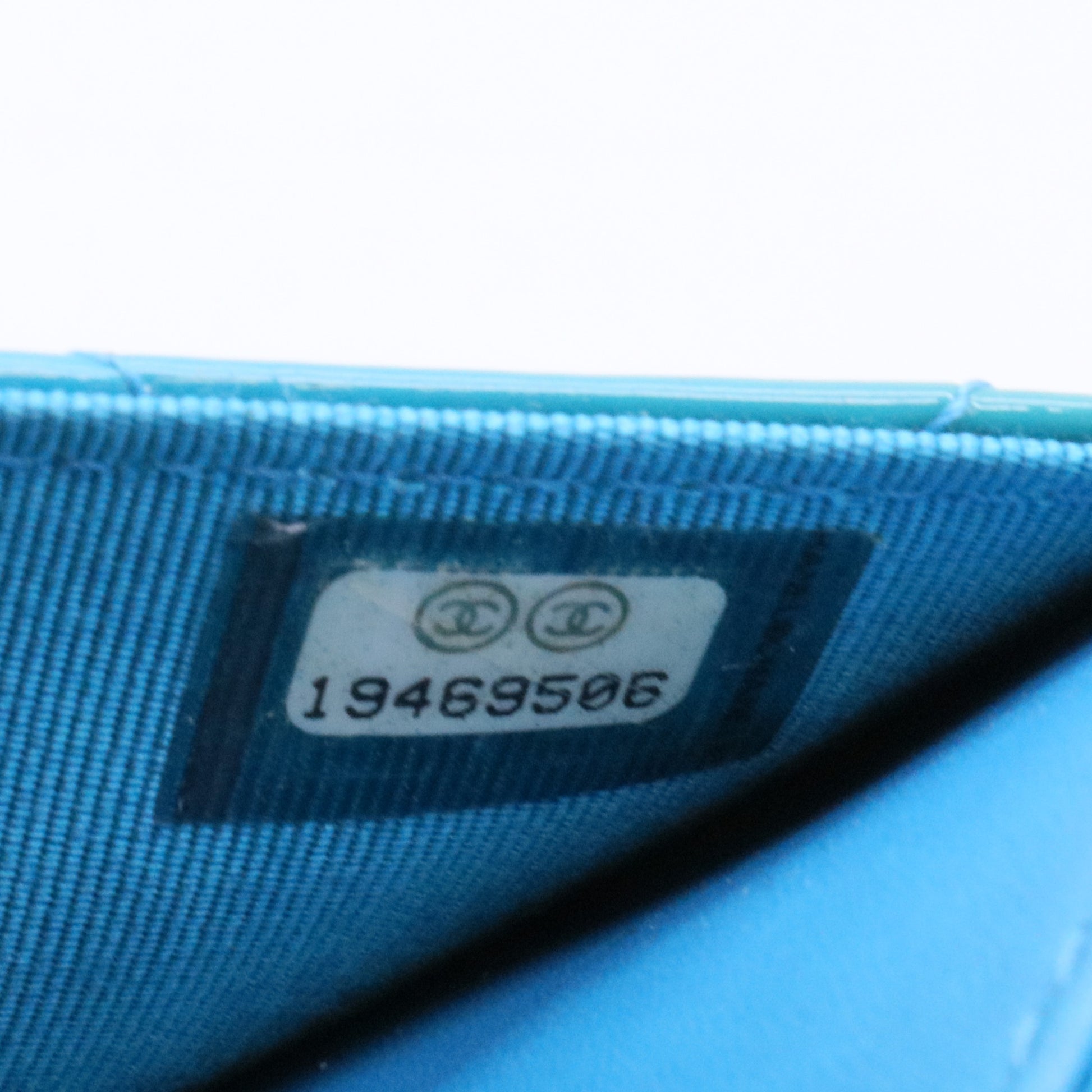 Quilted Patent Wallet On Chain - Blue Crossbody Bags twins