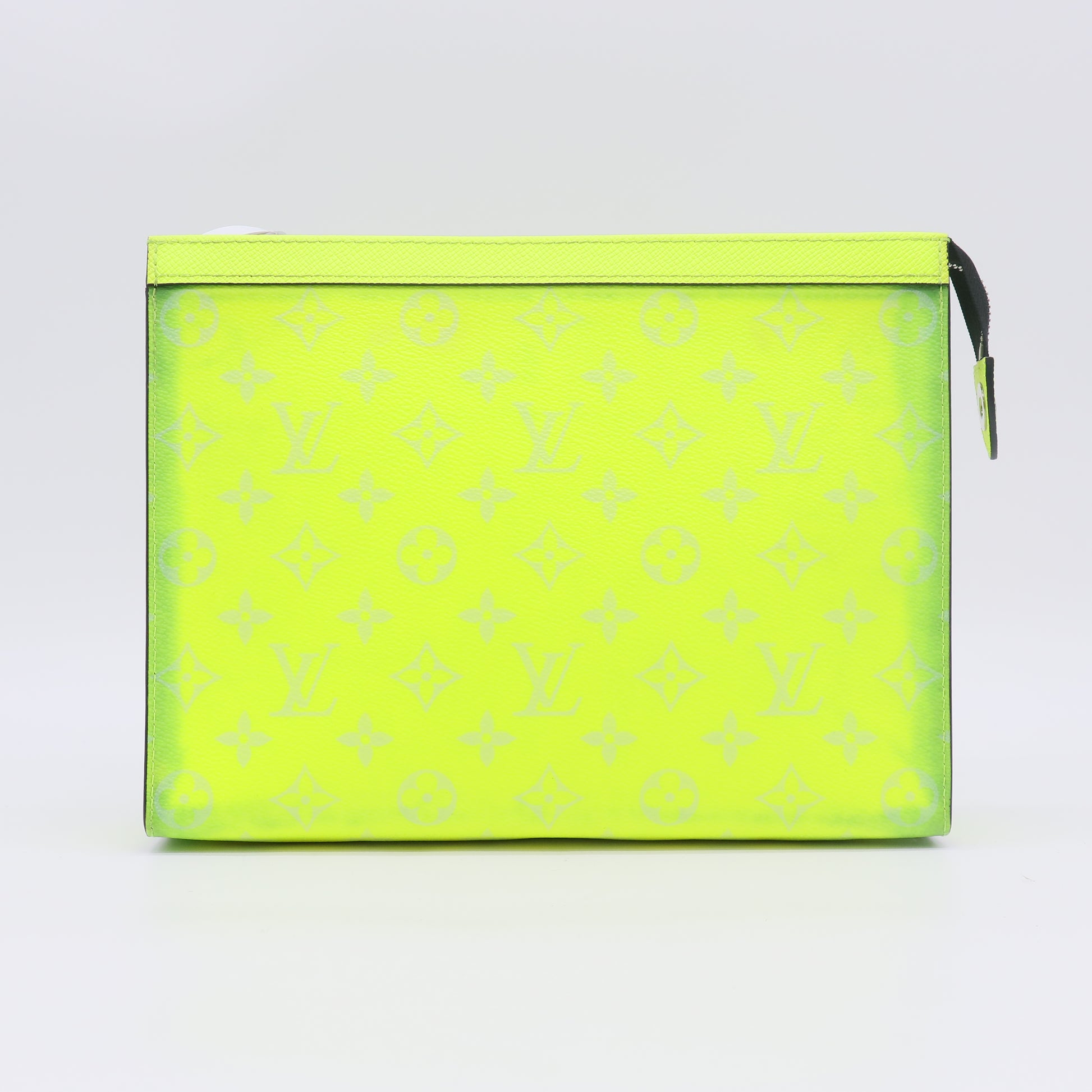 Louis Vuitton Taïgarama Pochette Voyage MM W22888