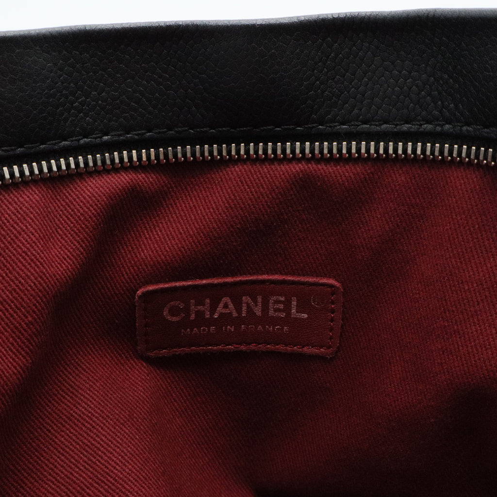 Caviar CC Tuck Medium Tote Black