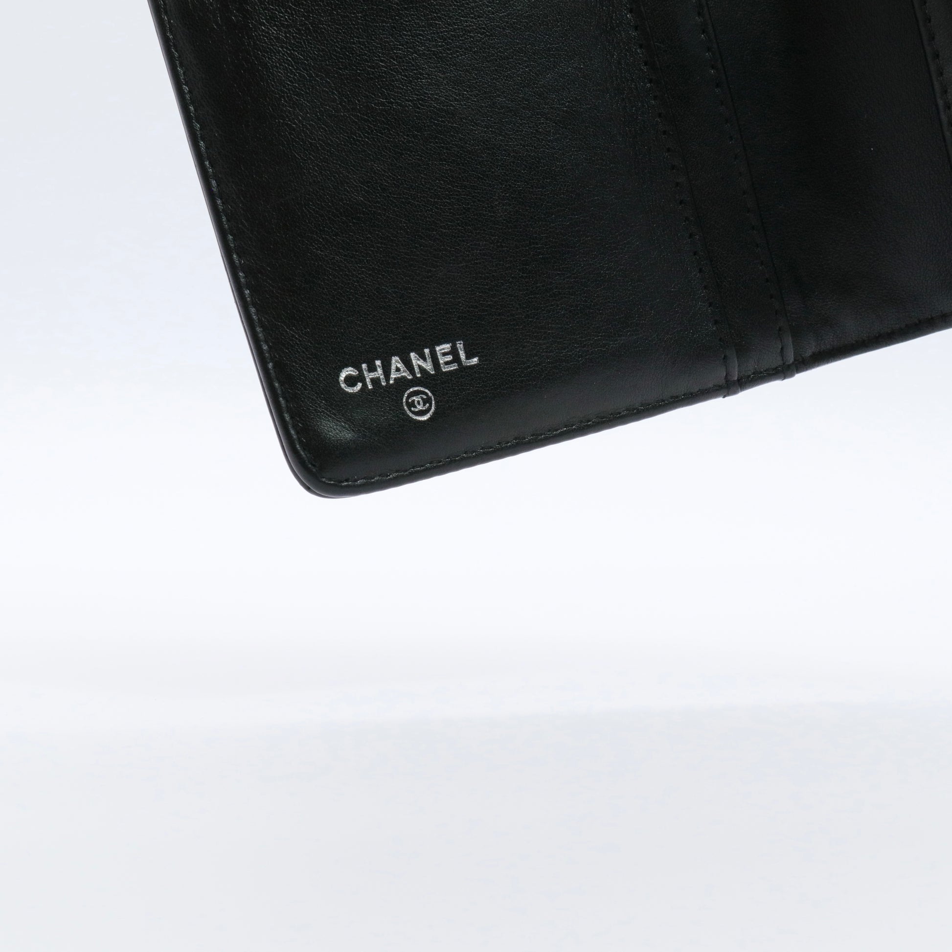 Camellia Patent Long Wallet Black twins