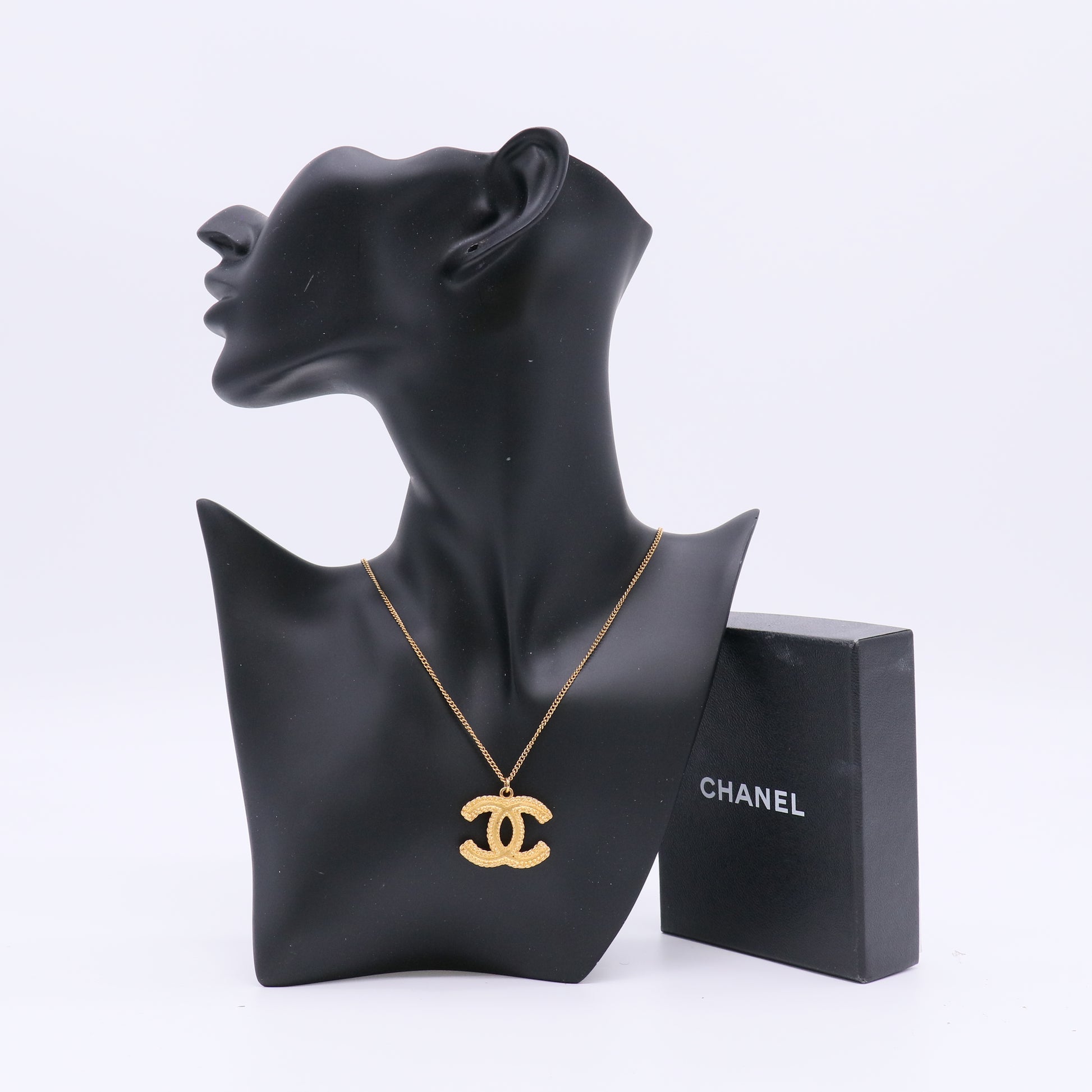 Chanel Vintage Matelassé CC Pendant Necklace W22401
