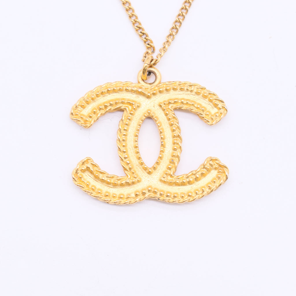 Chanel Vintage Matelassé CC Pendant Necklace W22401