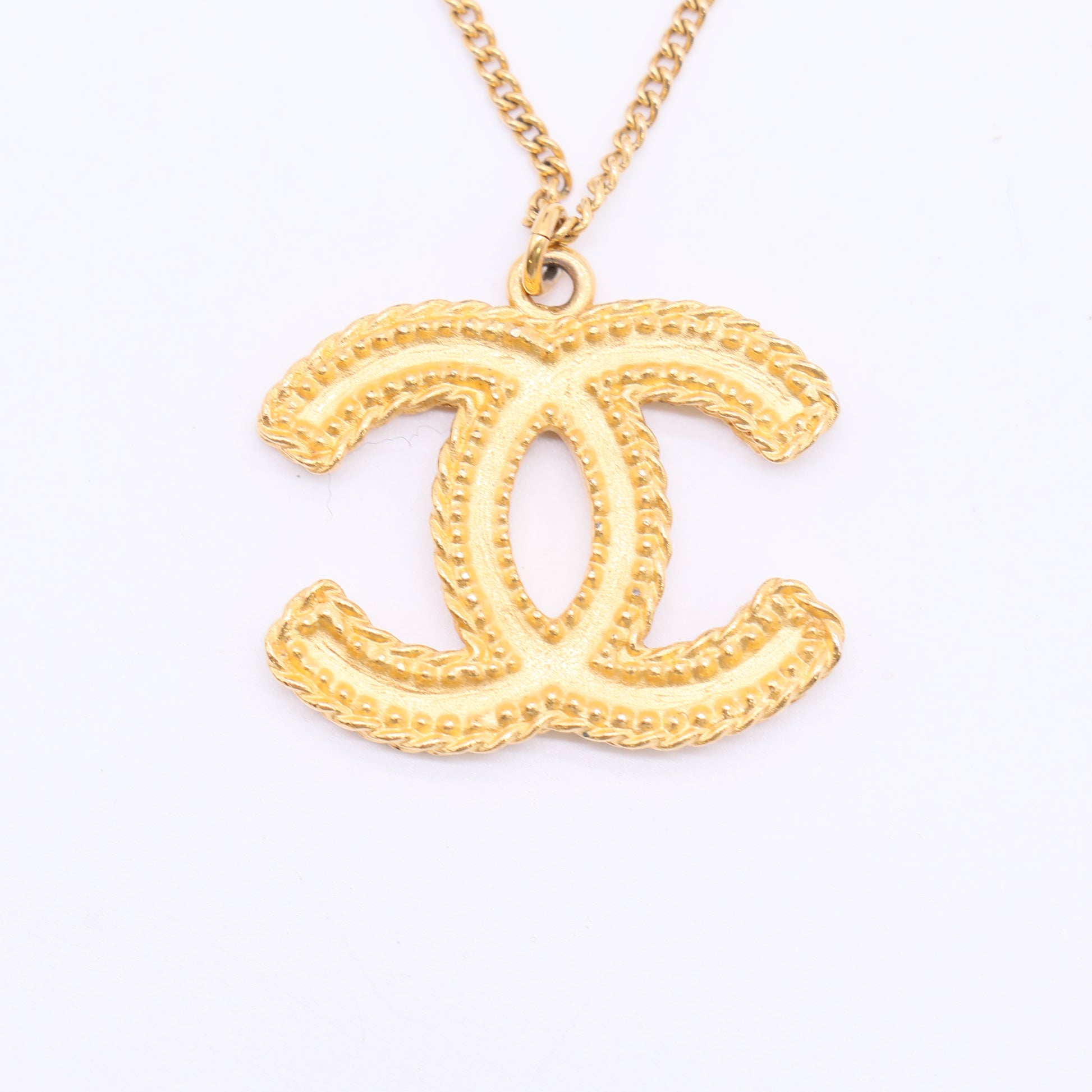 Chanel Vintage Matelassé CC Pendant Necklace W22401