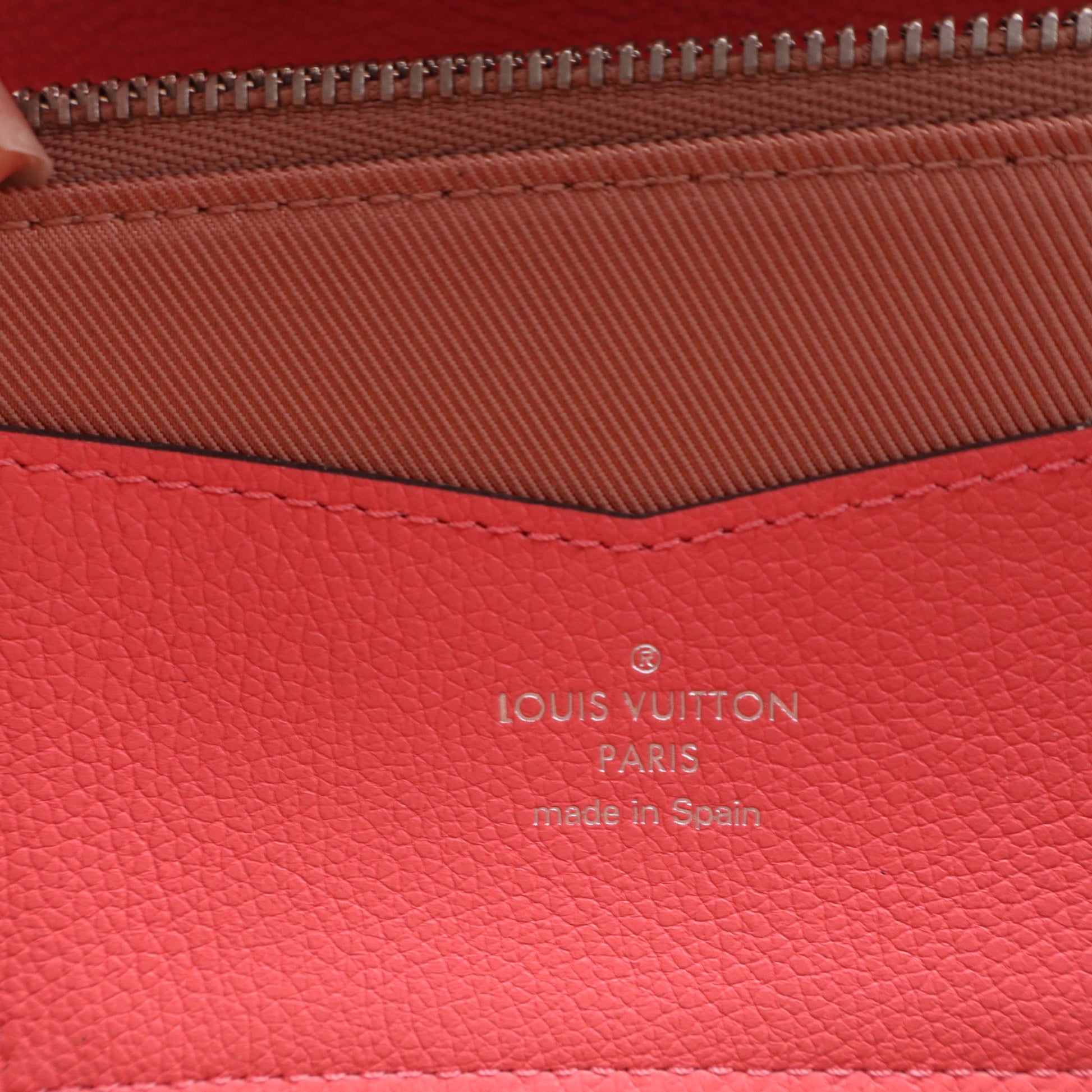 Louis Vuitton Lockme II Wallet Calfskin twins W20977