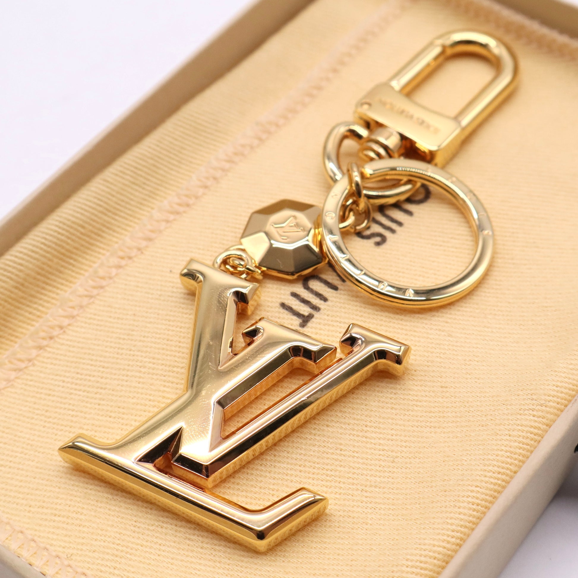 Metal Taurillon LV Capucines Bag Charm Key Holder  W20073