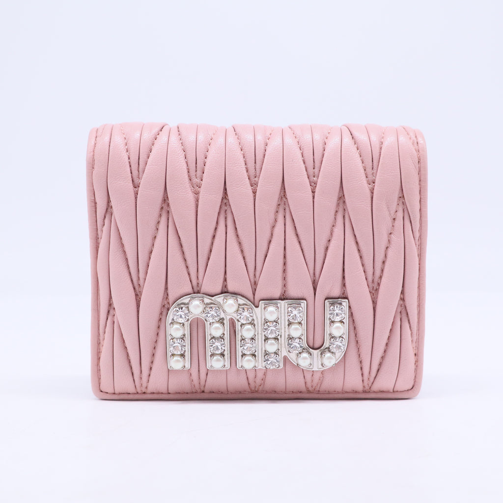 Nappa Matelasse Crystal Pearl Logo Compact Wallet Orchidea W20555