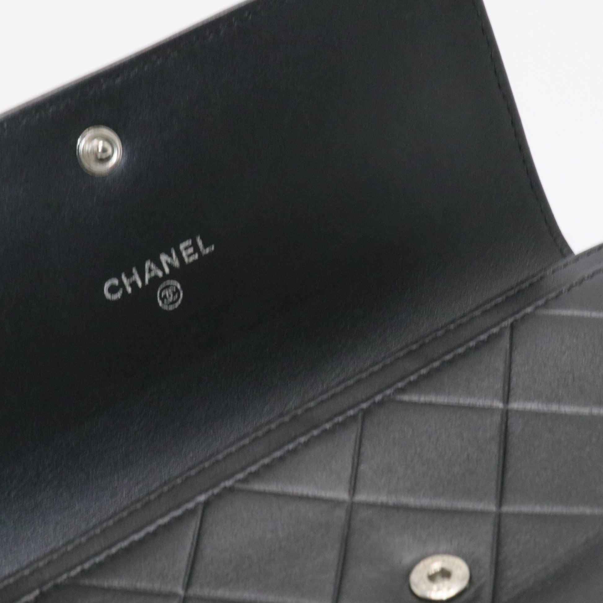 Matelassé Logo Flap Clutch Black Lambskin