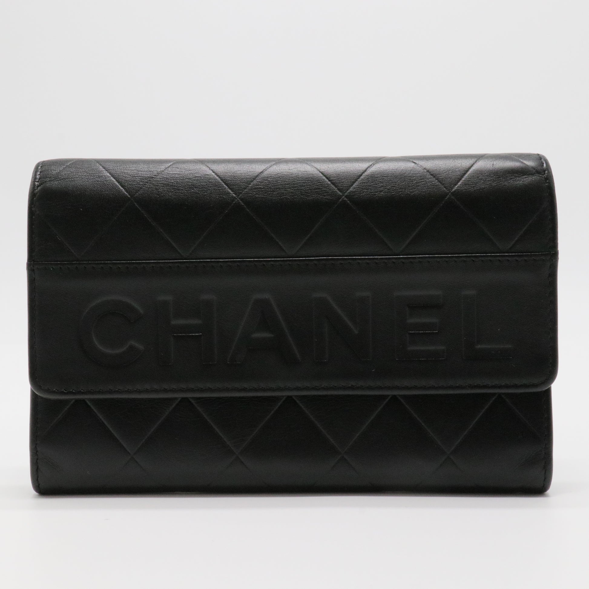 Matelassé Logo Flap Clutch Black Lambskin