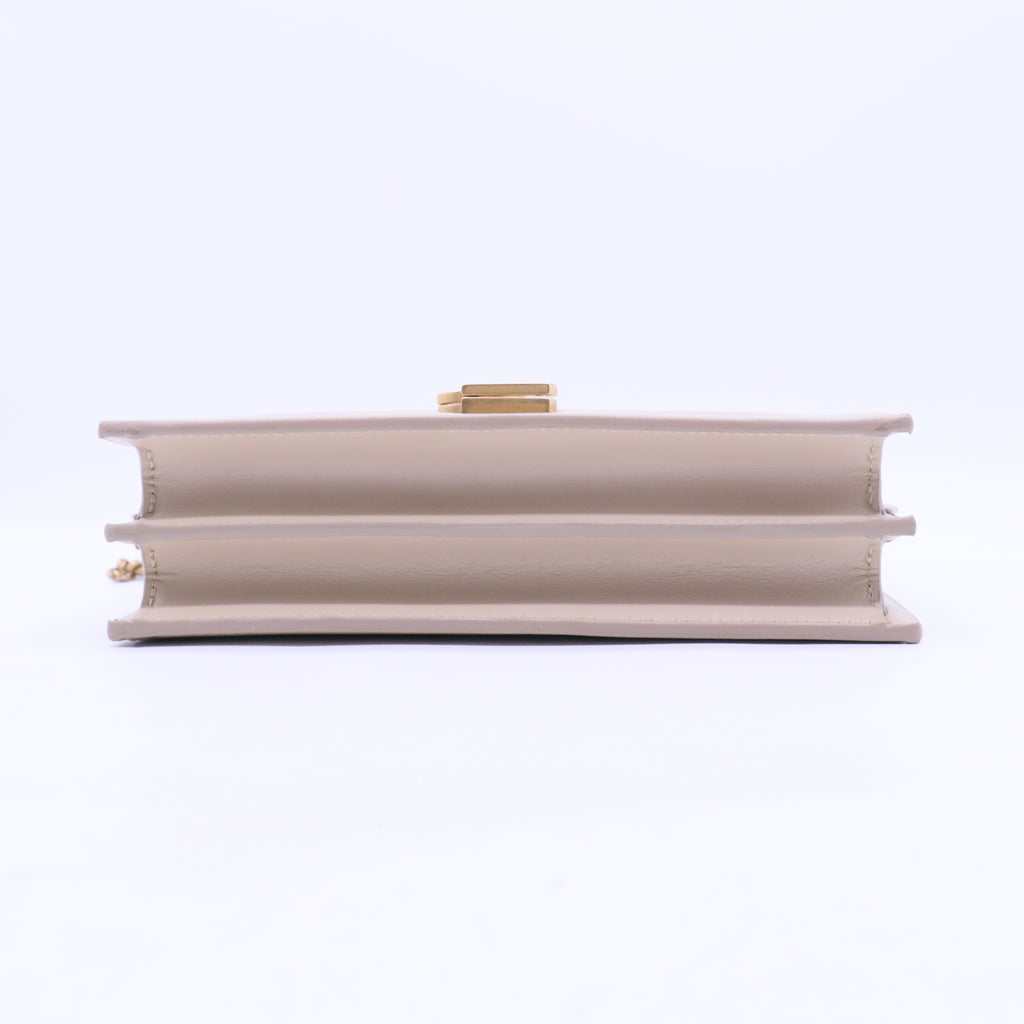 Medium Raffia Cassandra Chain Shoulder Bag B12362
