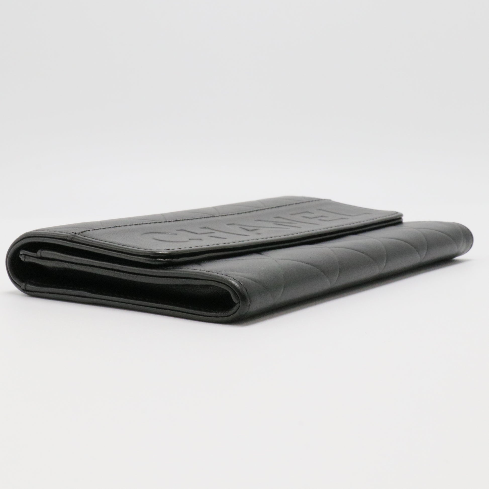 Matelassé Logo Flap Clutch Black Lambskin