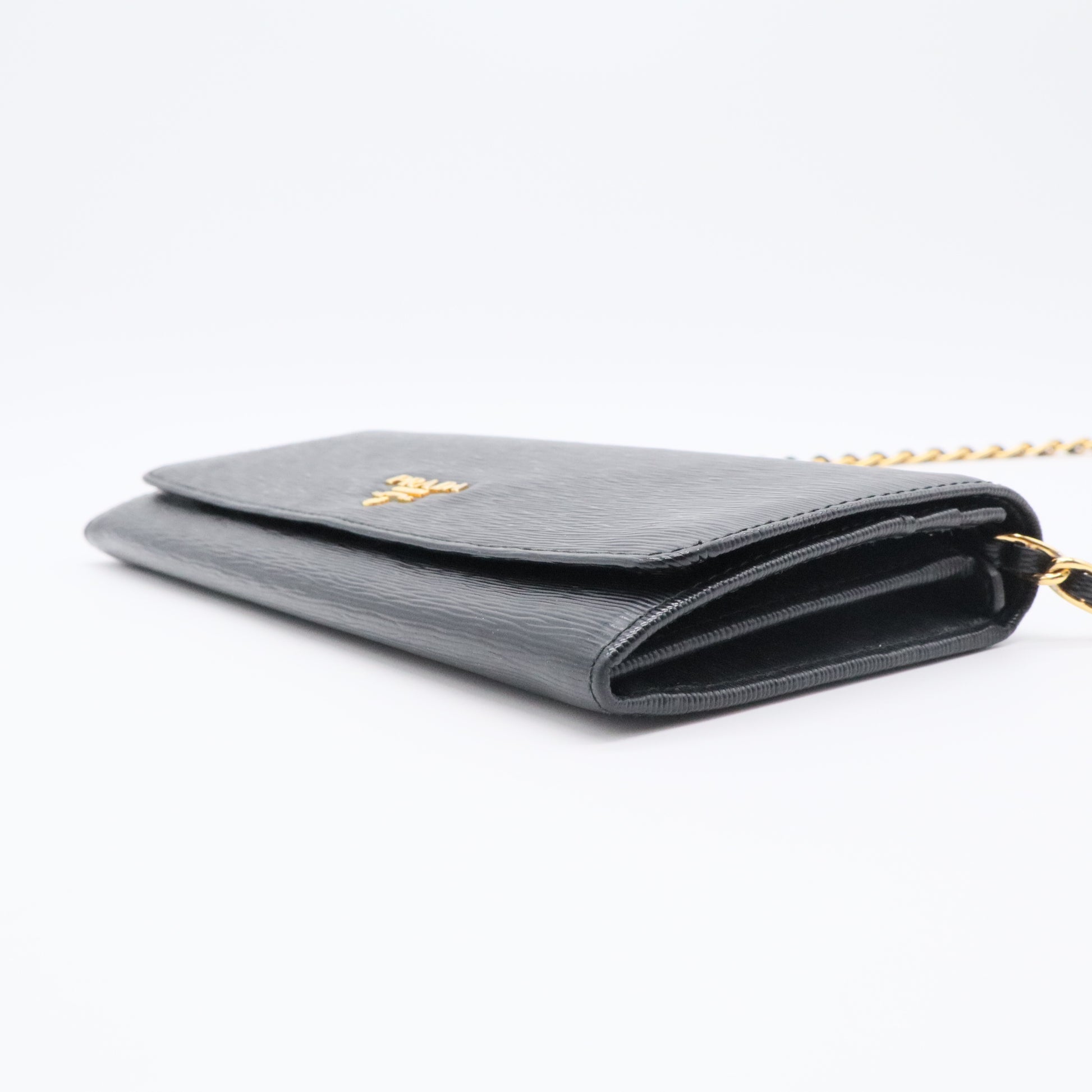 Vitello Move Metal Oro Chain Wallet Black