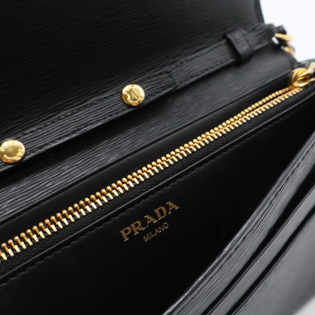 Vitello Move Metal Oro Chain Wallet Black