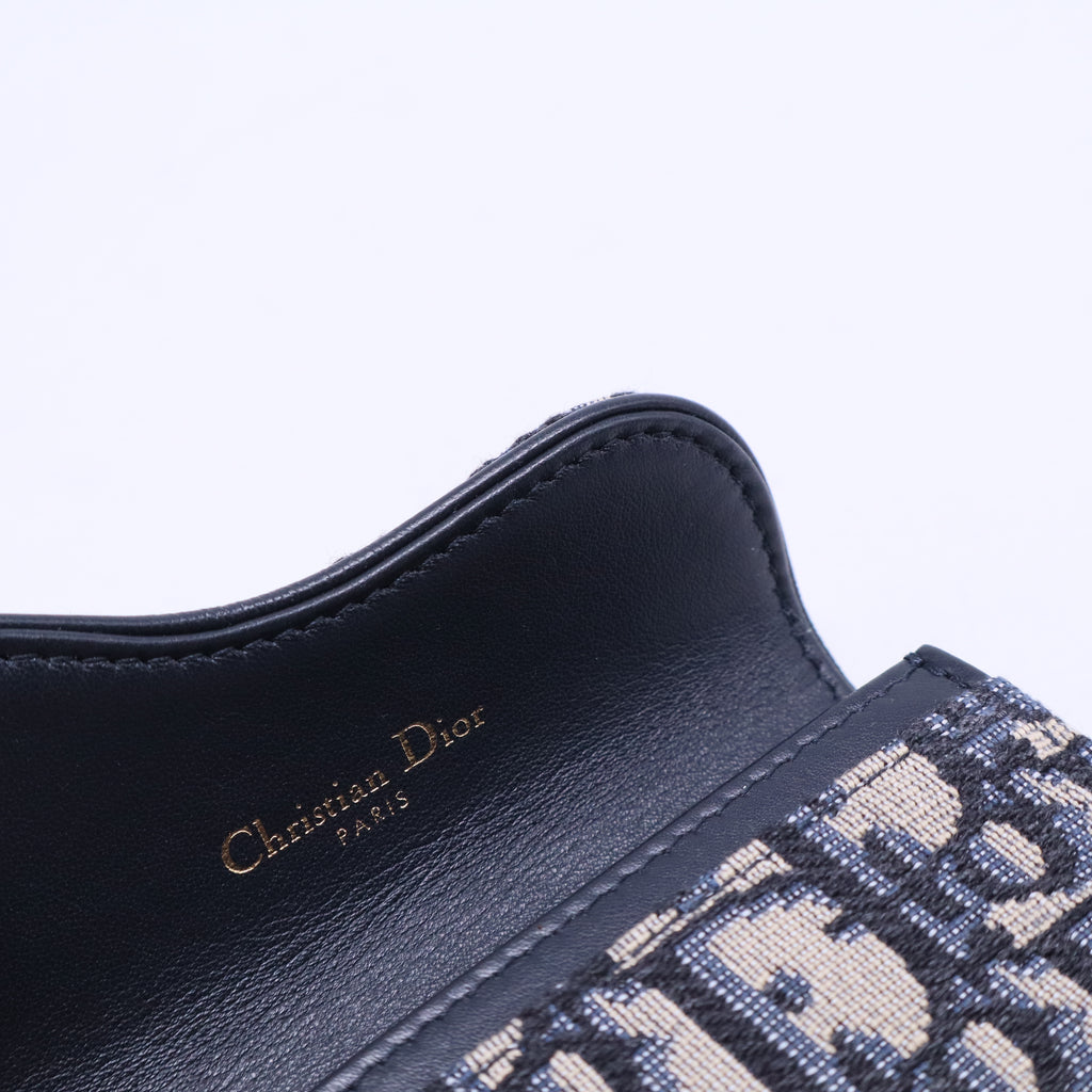 Saddle Flap Card Holder W20613