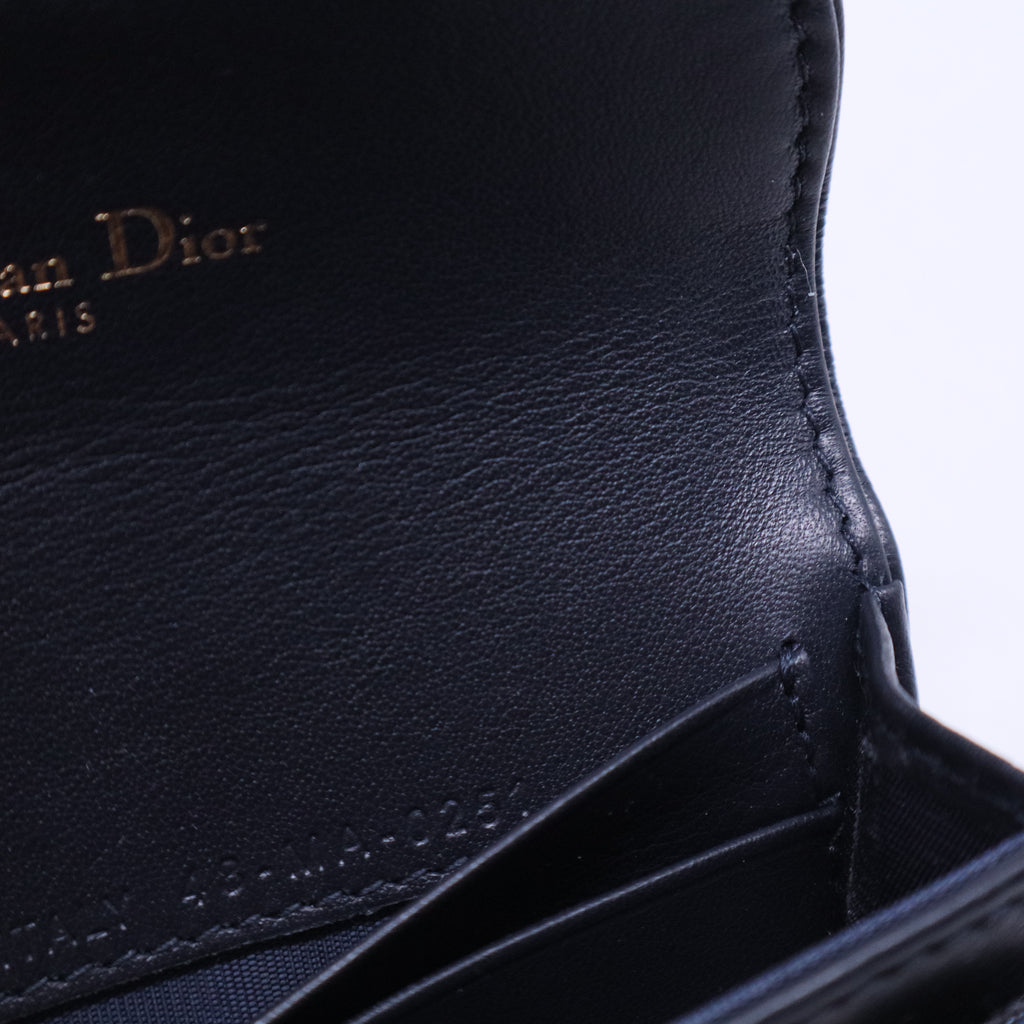 Saddle Flap Card Holder W20613