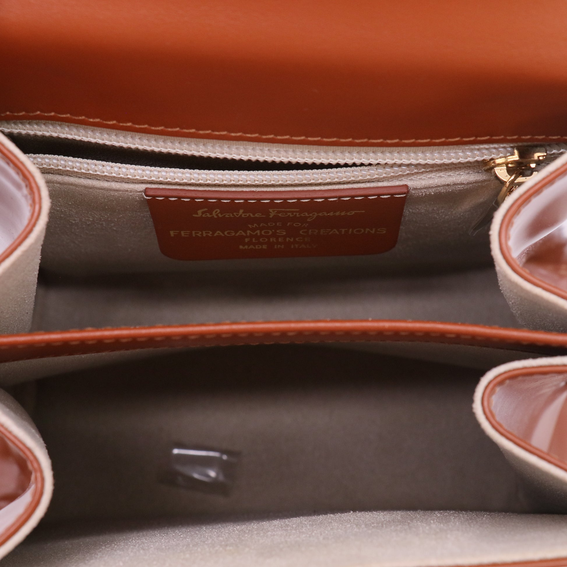 Ferragamo Iconic Top Handle twins LDJ5305