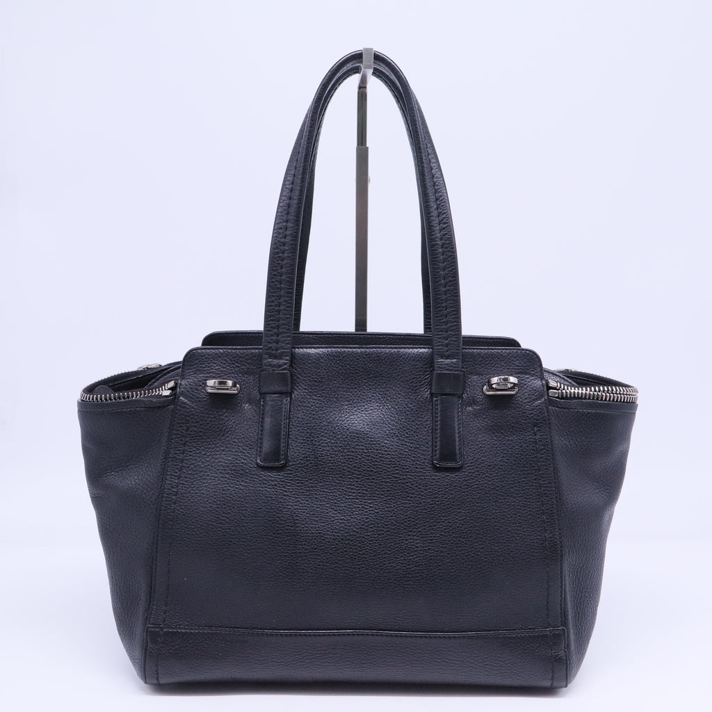 Silver Tone Leather Shoulder Bag B20711