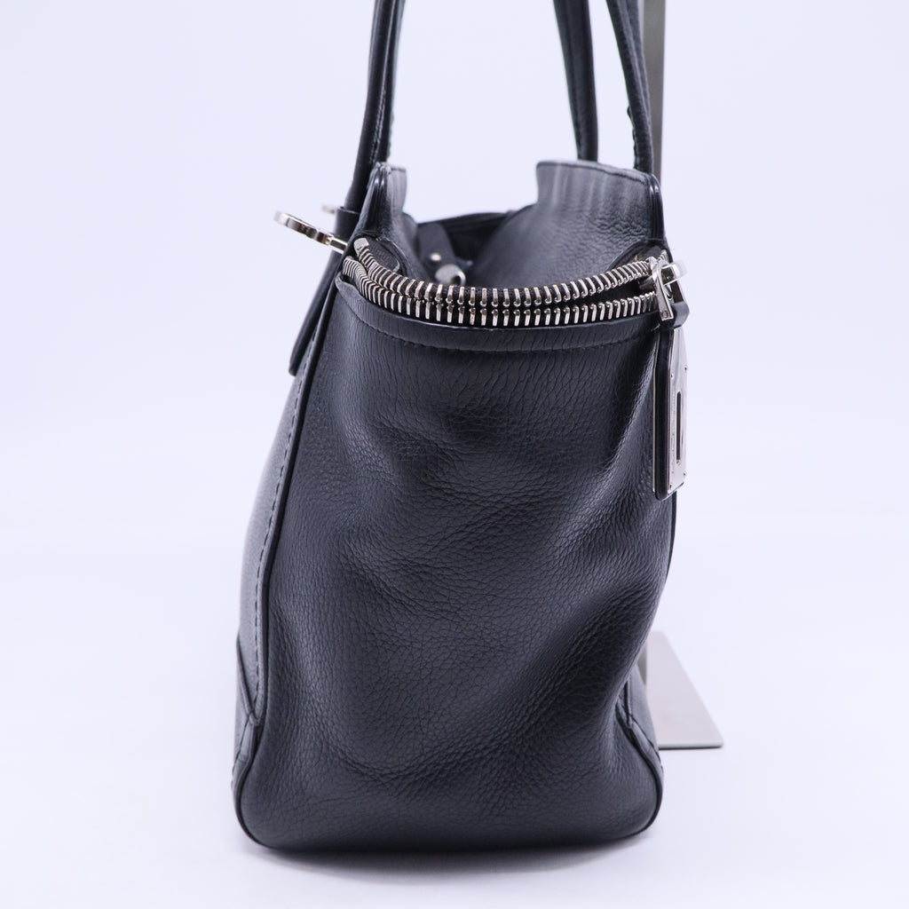 Silver Tone Leather Shoulder Bag B20711