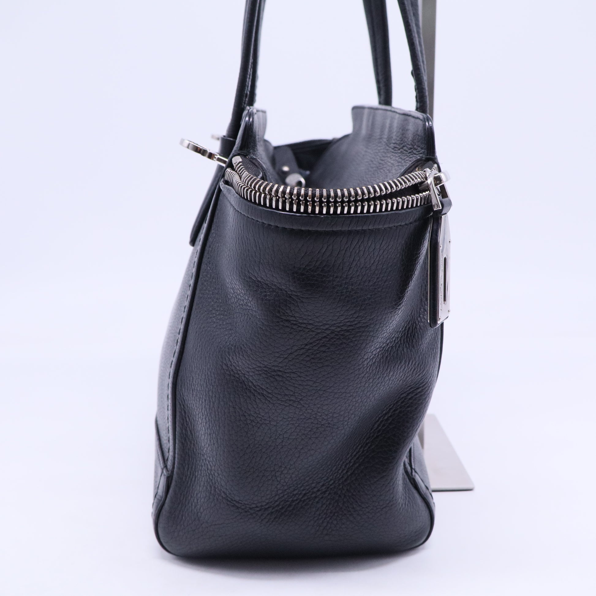Silver Tone Leather Shoulder Bag B20711