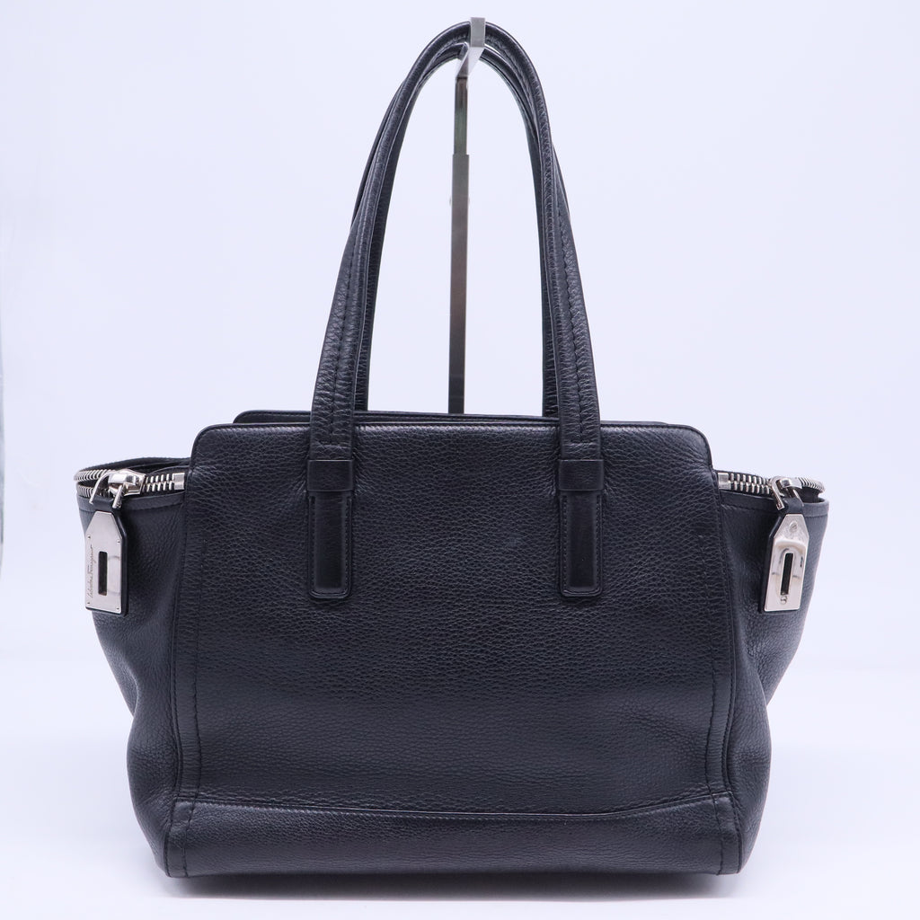Silver Tone Leather Shoulder Bag B20711