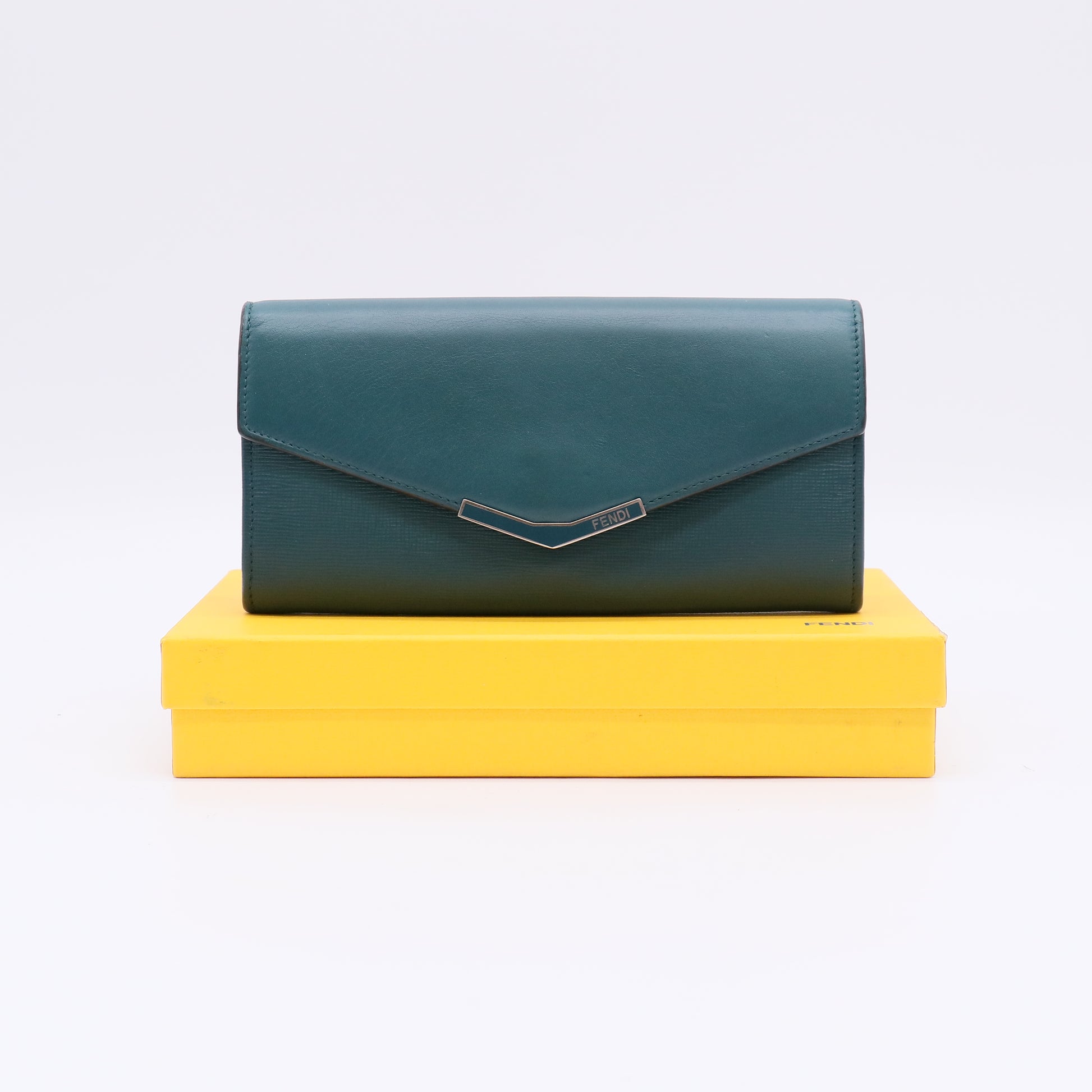 Fendi 2Jours Continental Flap Wallet W22288