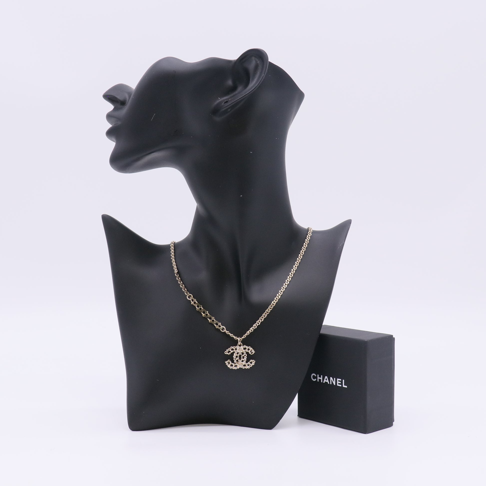 Chanel Classic CC Pendant Necklace W22932