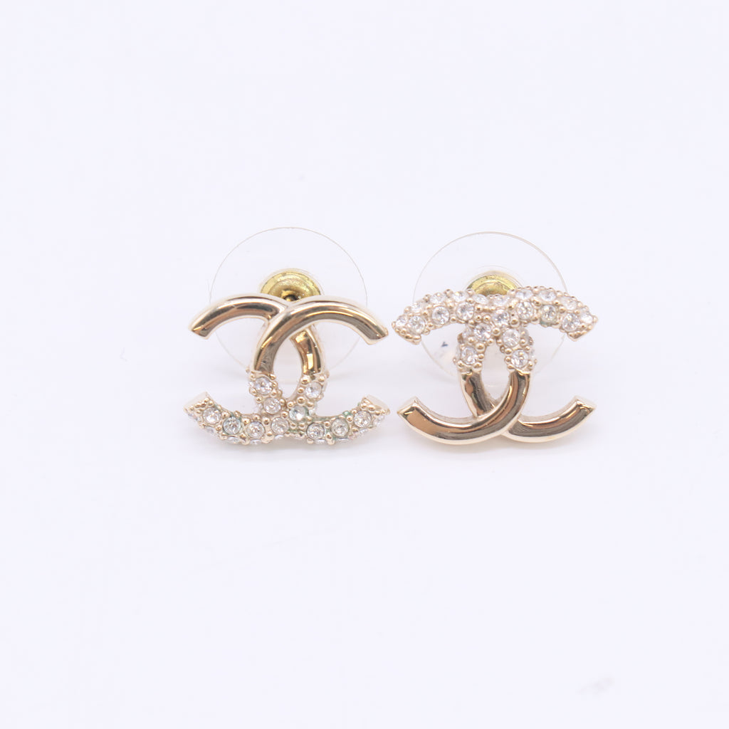 2022 Half Strass CC Logo Stud Earrings W22933