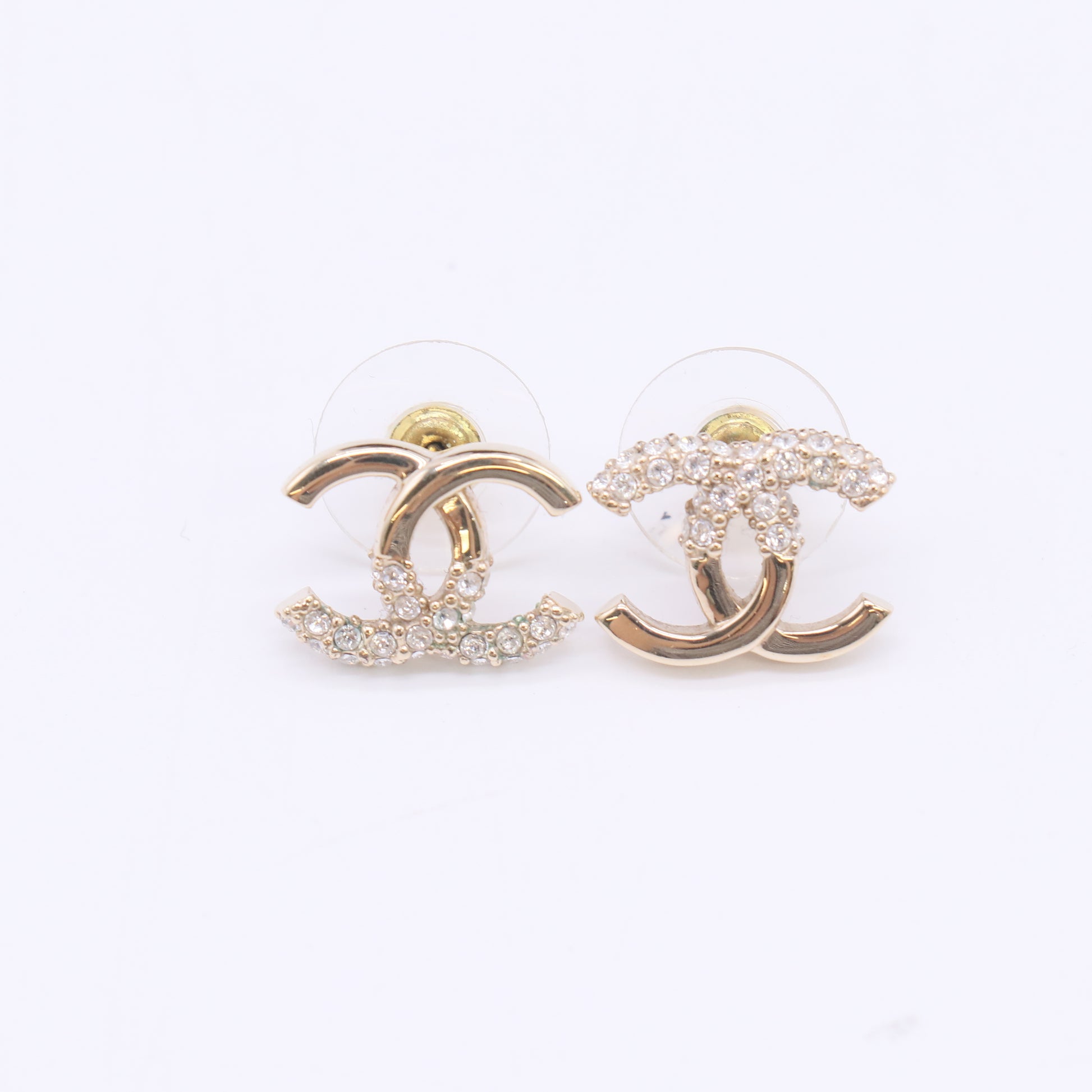 2022 Half Strass CC Logo Stud Earrings W22933