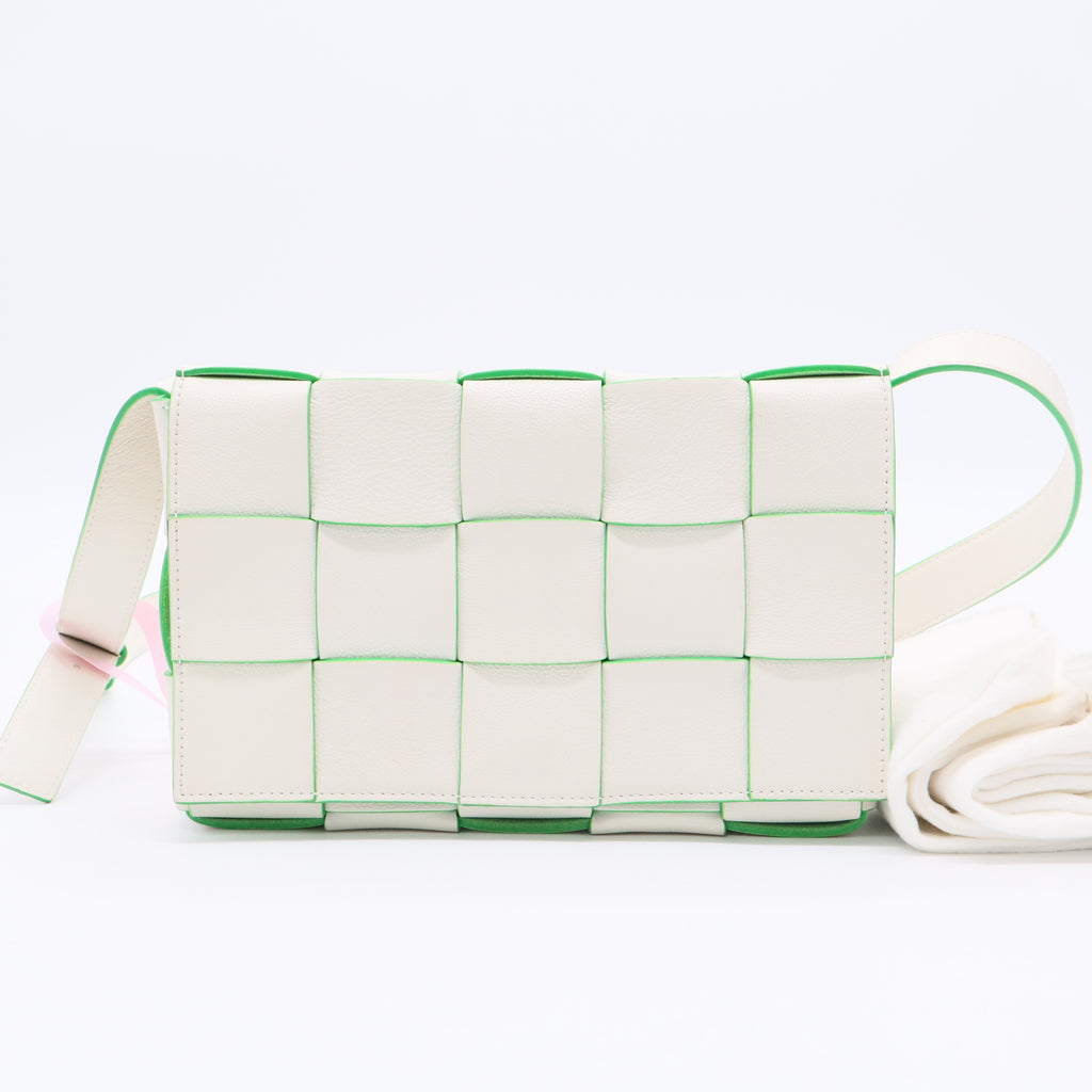 Buffalo Maxi Intrecciato Bicolor Extra Mini Cassette Crossbody Bag White Parakeet twins ldj3426