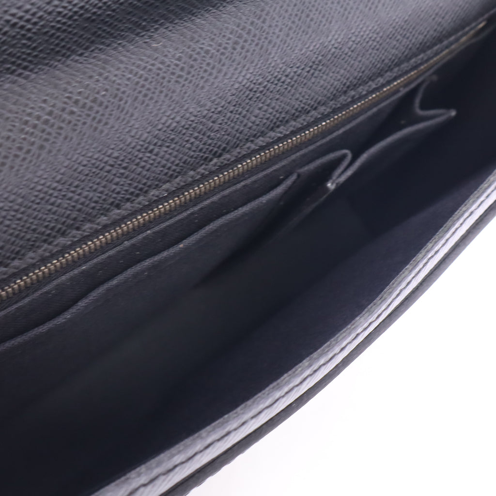 Louis Vuitton Taiga Belaia Clutch W23539