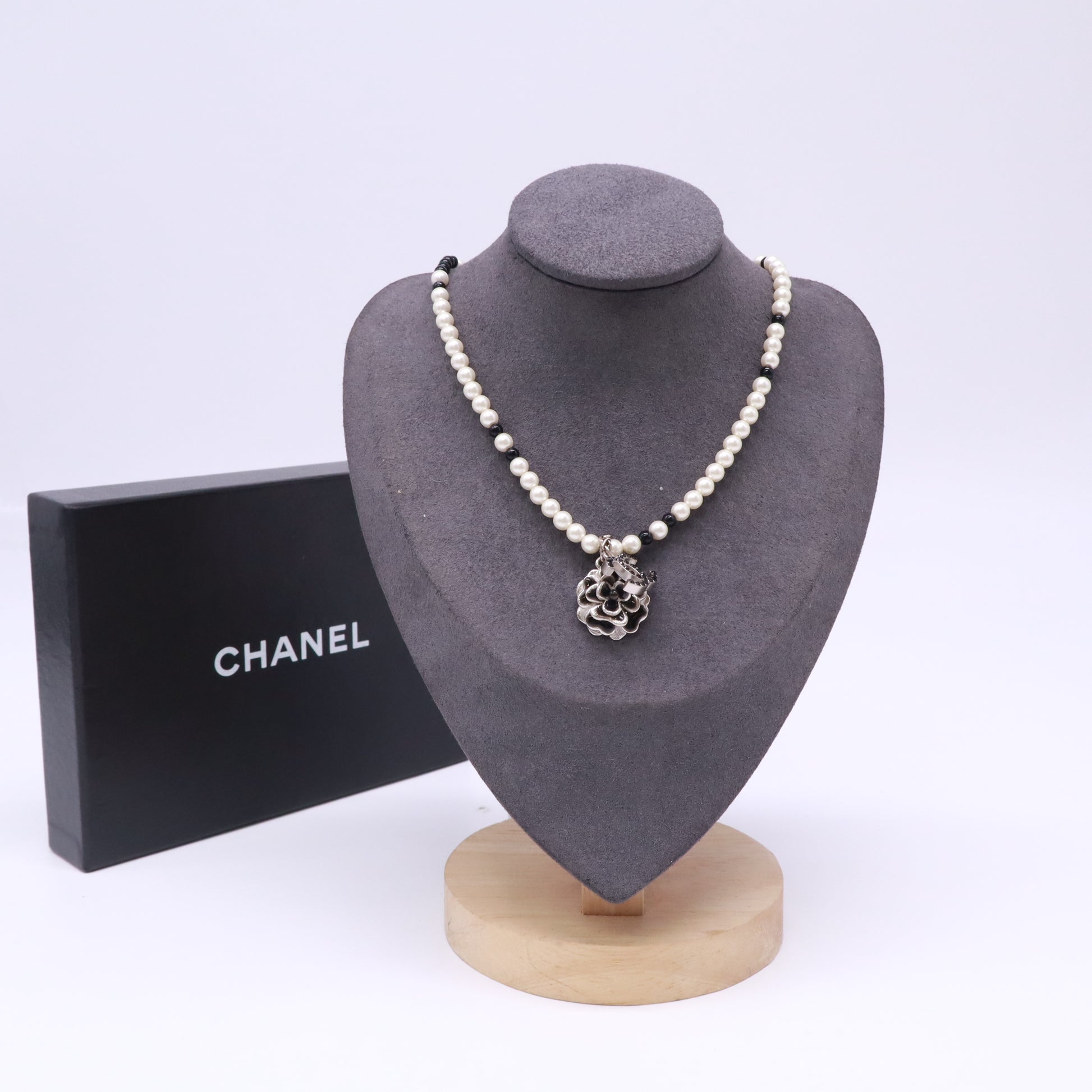 Chanel Camellia CC Imitation Station Choker Necklace W22952