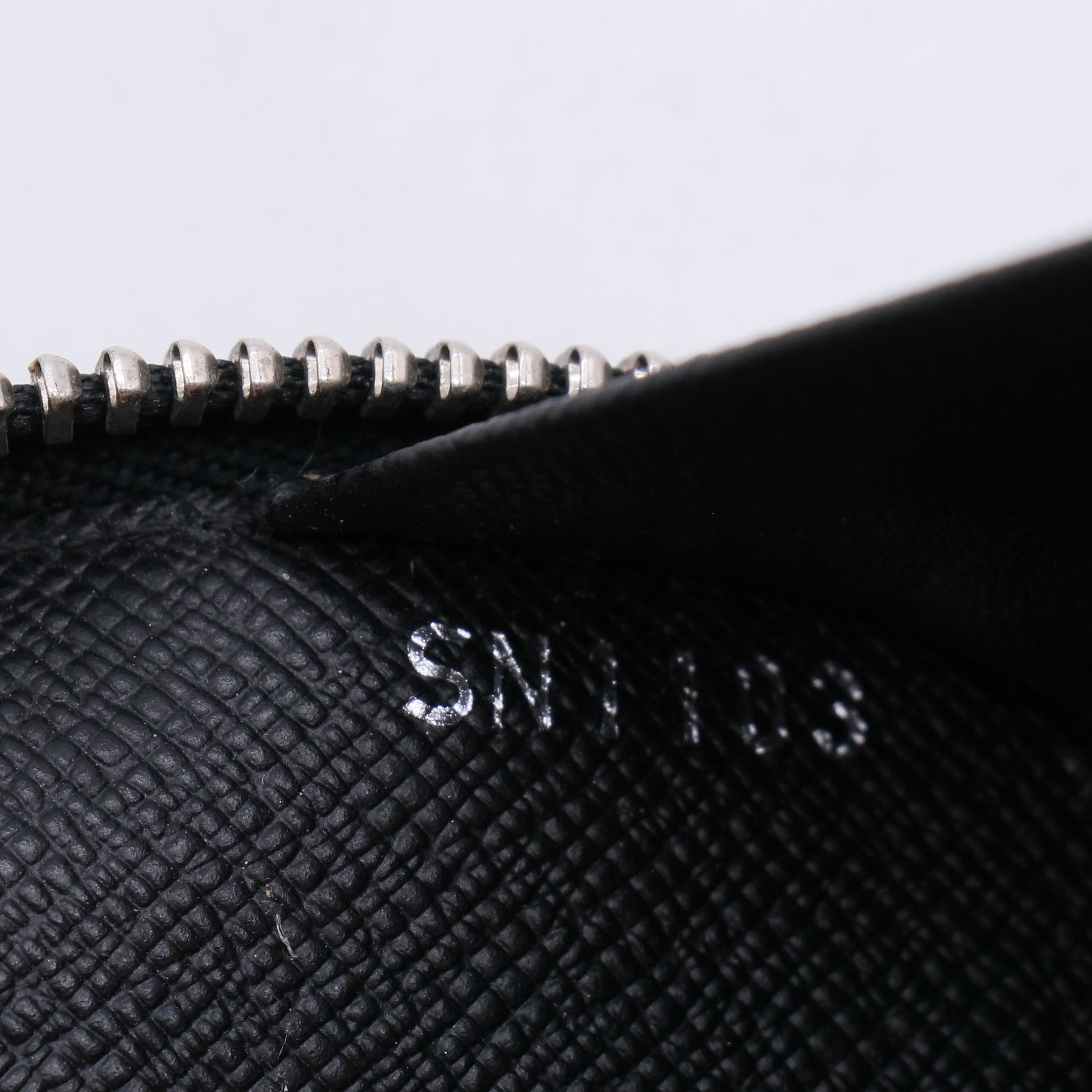 Louis Vuitton Epi Zippy Wallet W21214
