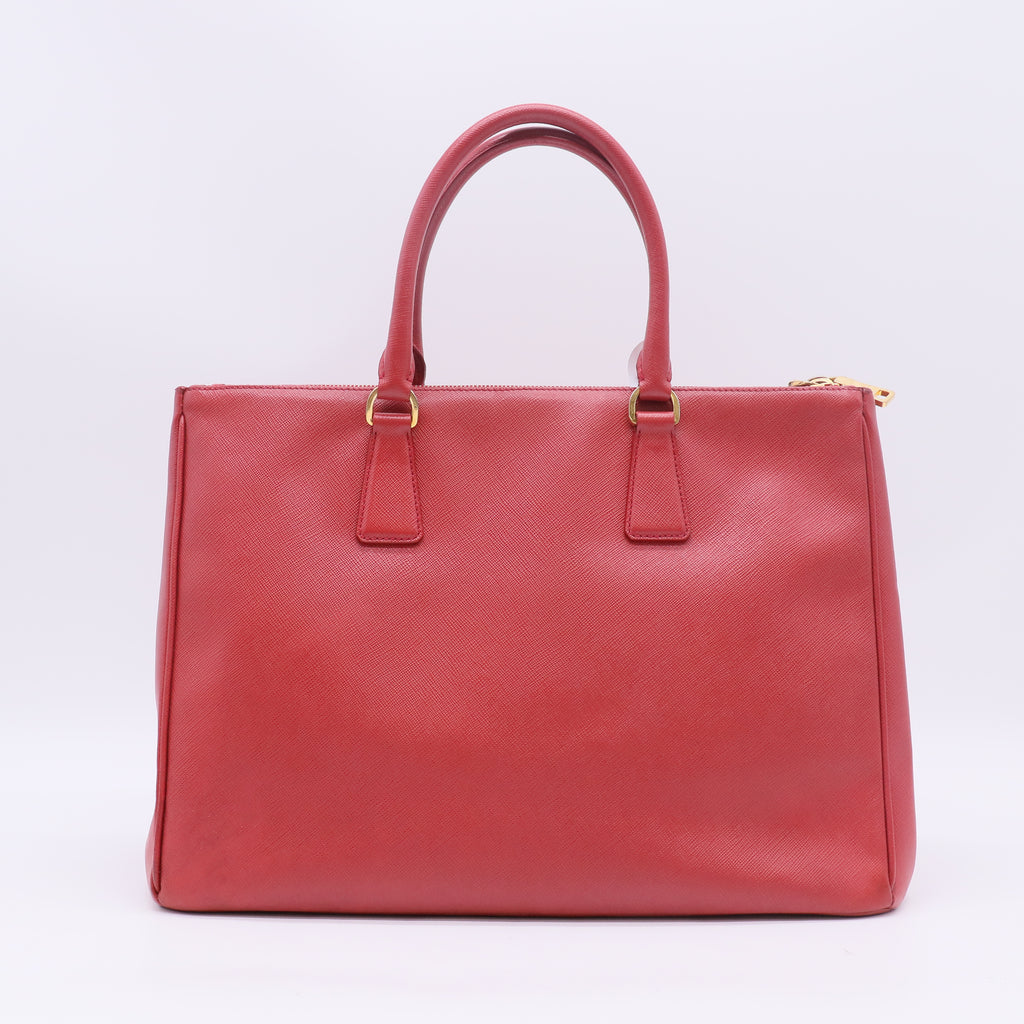 Saffiano Leather Galleria Double Zip Medium B23194