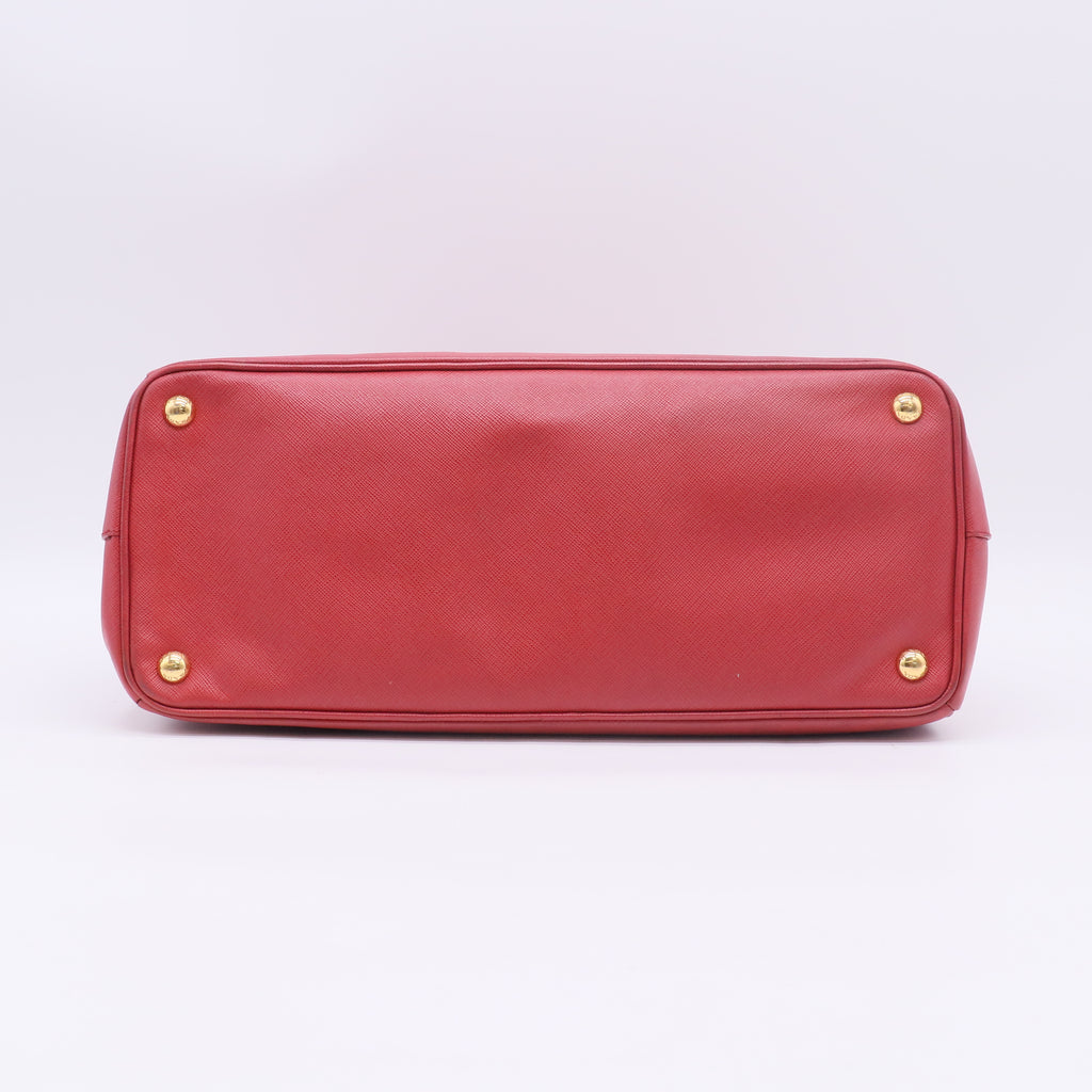 Saffiano Leather Galleria Double Zip Medium B23194