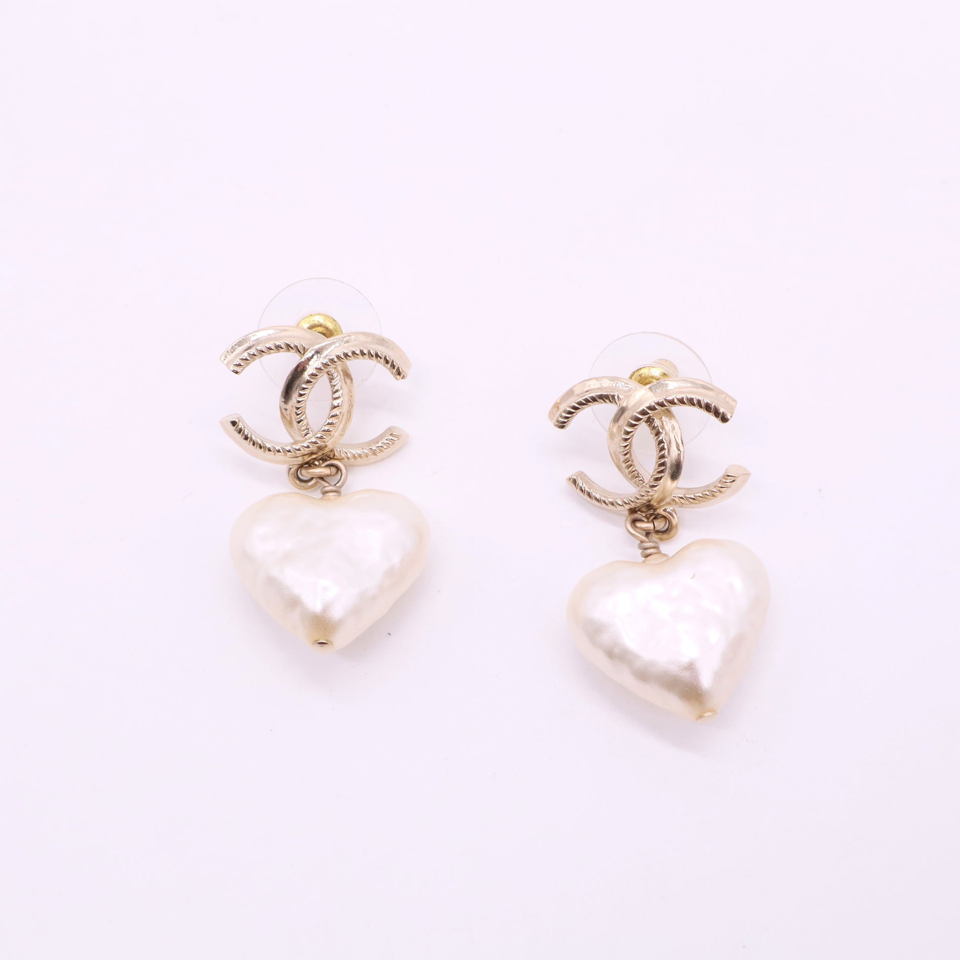 Pearly White 22C DUBAI CC HEART Dangle Earrings Twins