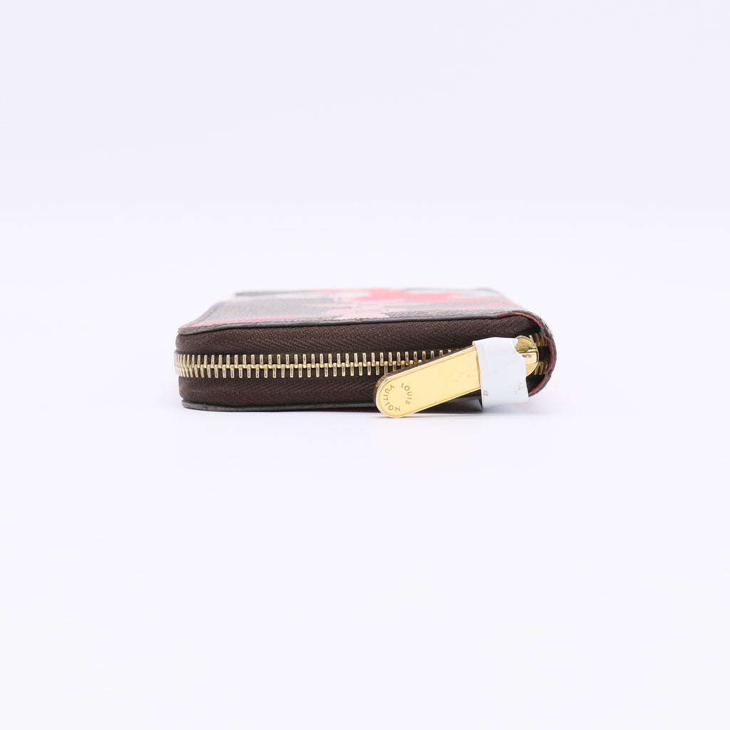Louis Vuitton Zippy Wallet in Monogram Canvas Chains W22438