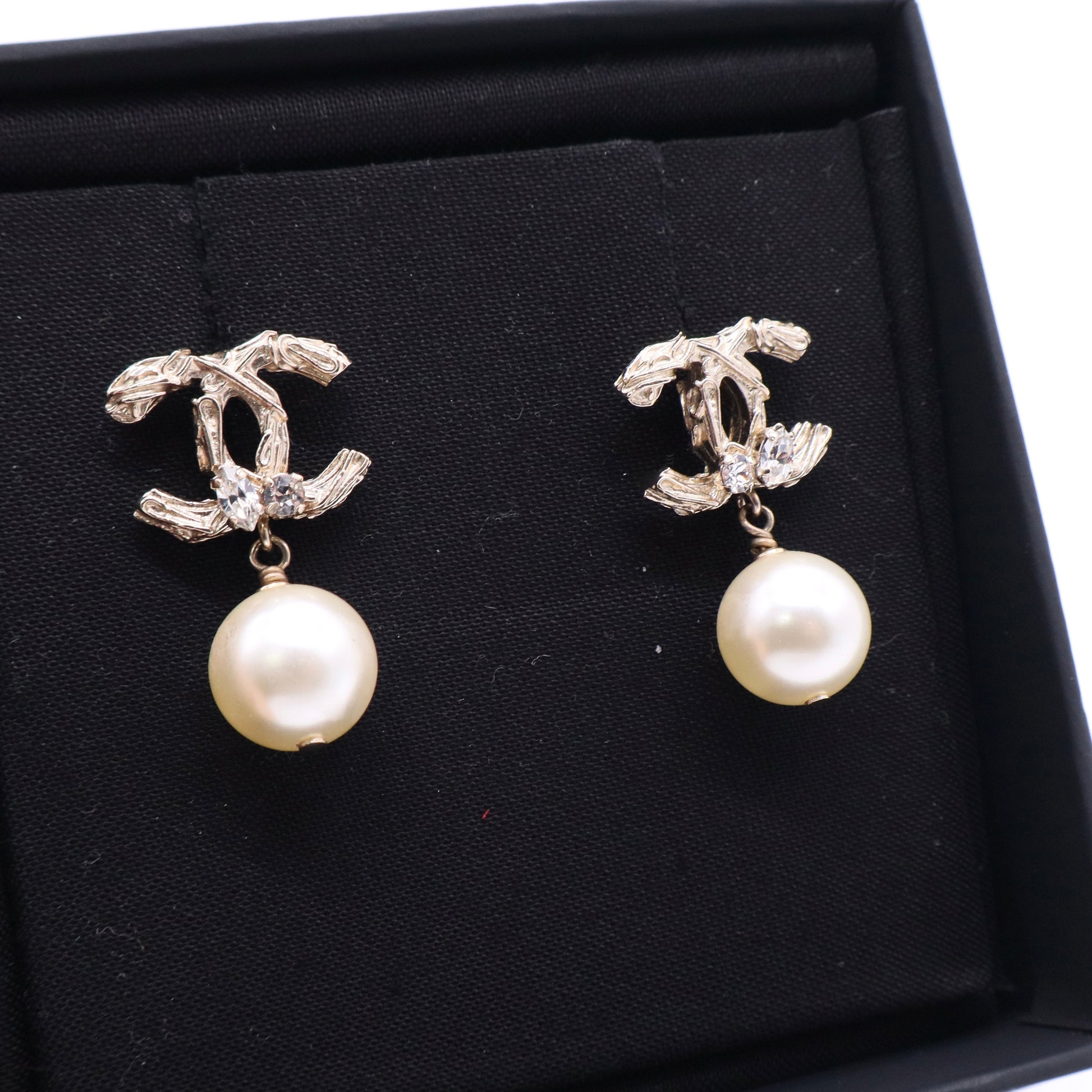 CC Drop Earrings Metal with Faux Pearls Twins LDJ3473
