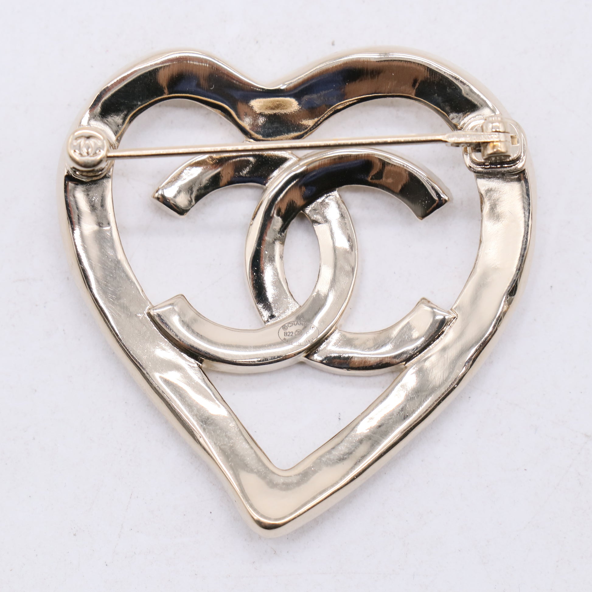 Metal CC Heart Coco In Love Brooch Gold W21309
