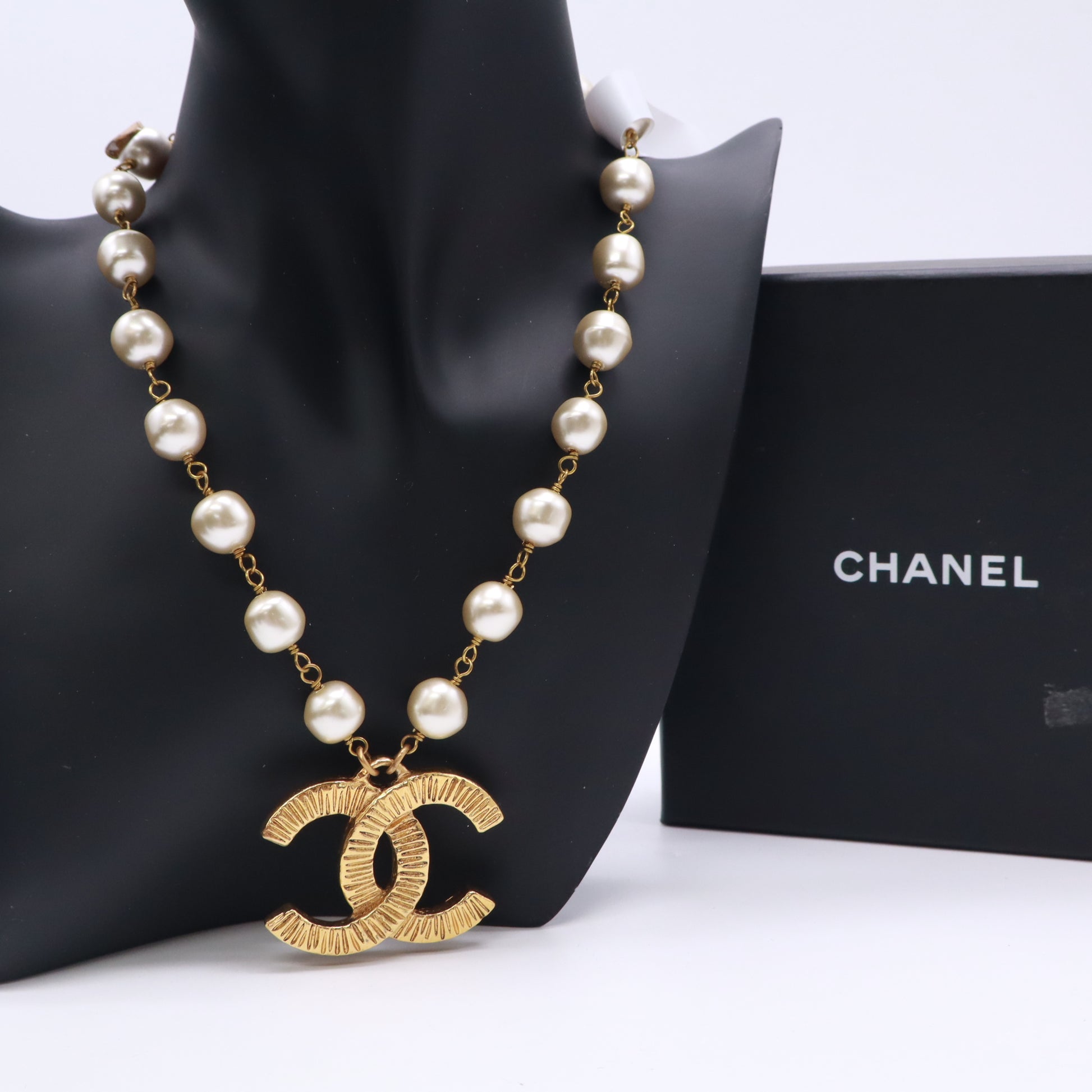 Chanel Vintage CC Pearl Pendant Necklace Twins W22967