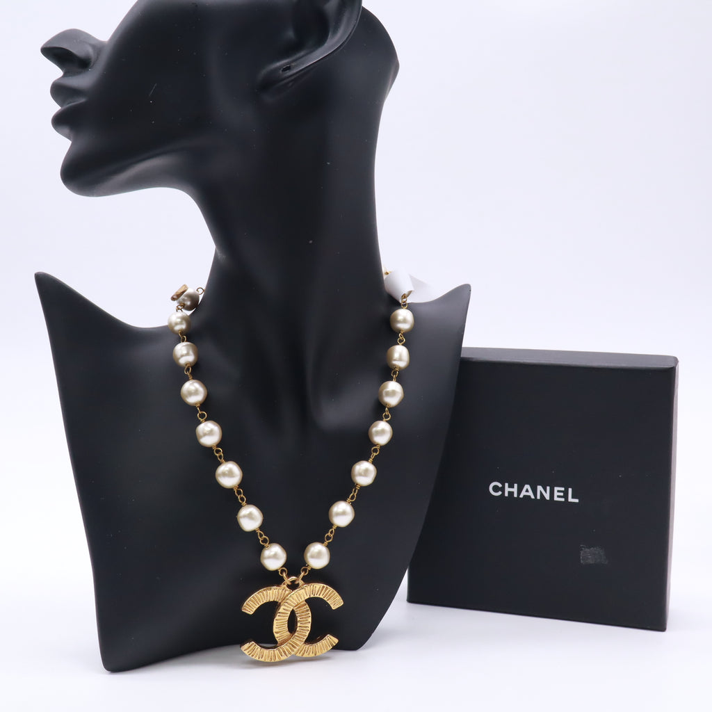 Chanel Vintage CC Pearl Pendant Necklace Twins W22967