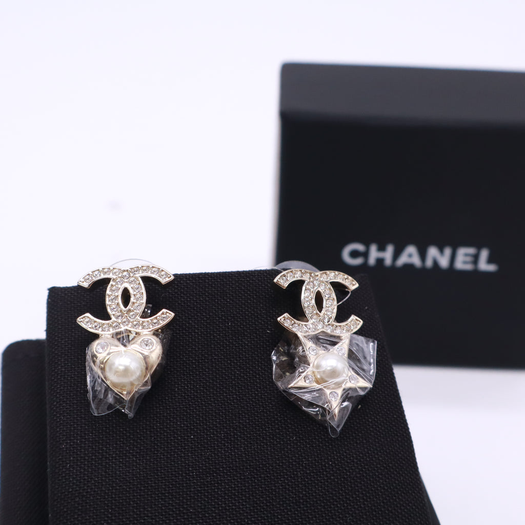 Chanel Goldtone Metal Faux Pearl and CC Heart Star Asymmetric Earring twins W22957