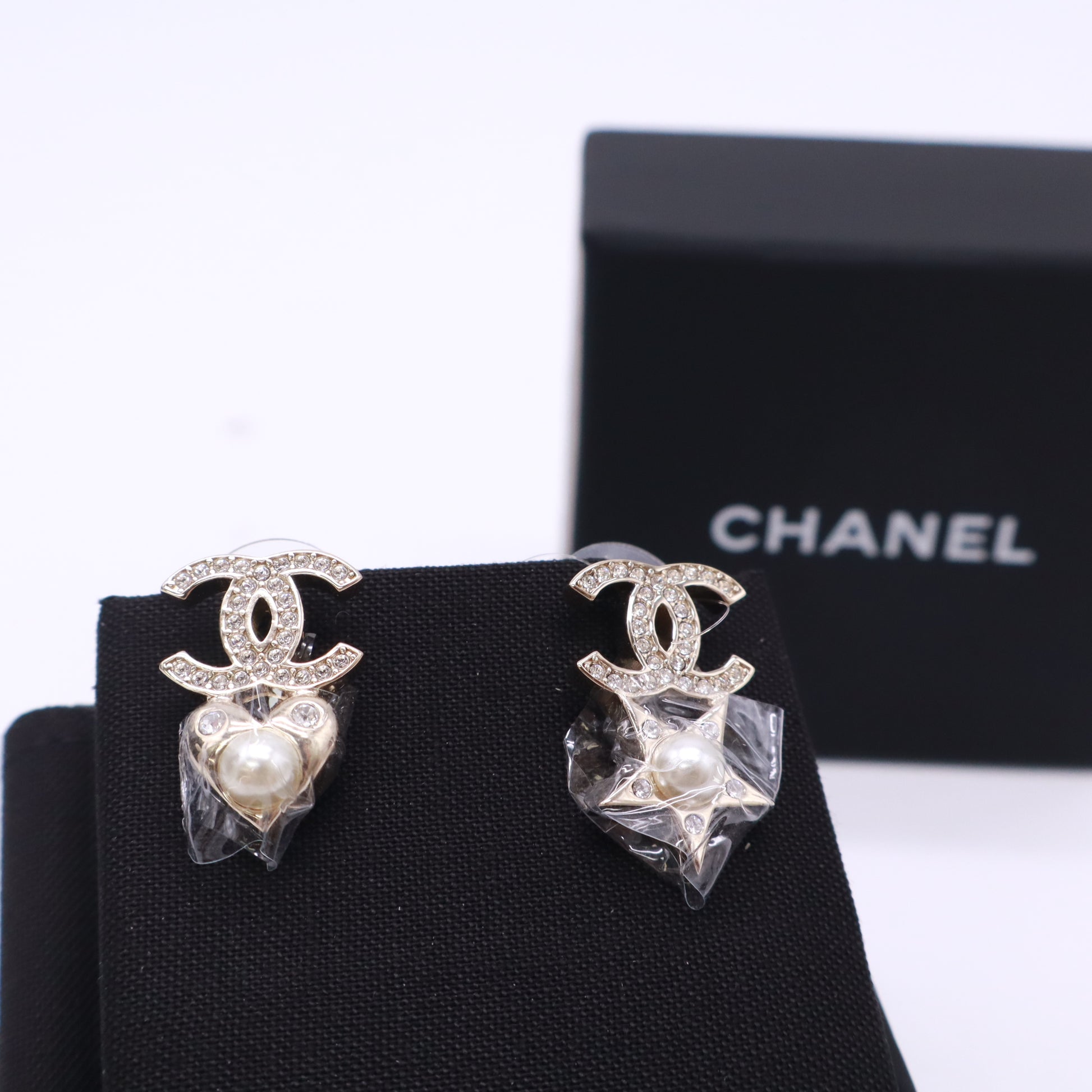 Chanel Goldtone Metal Faux Pearl and CC Heart Star Asymmetric Earring twins W22957
