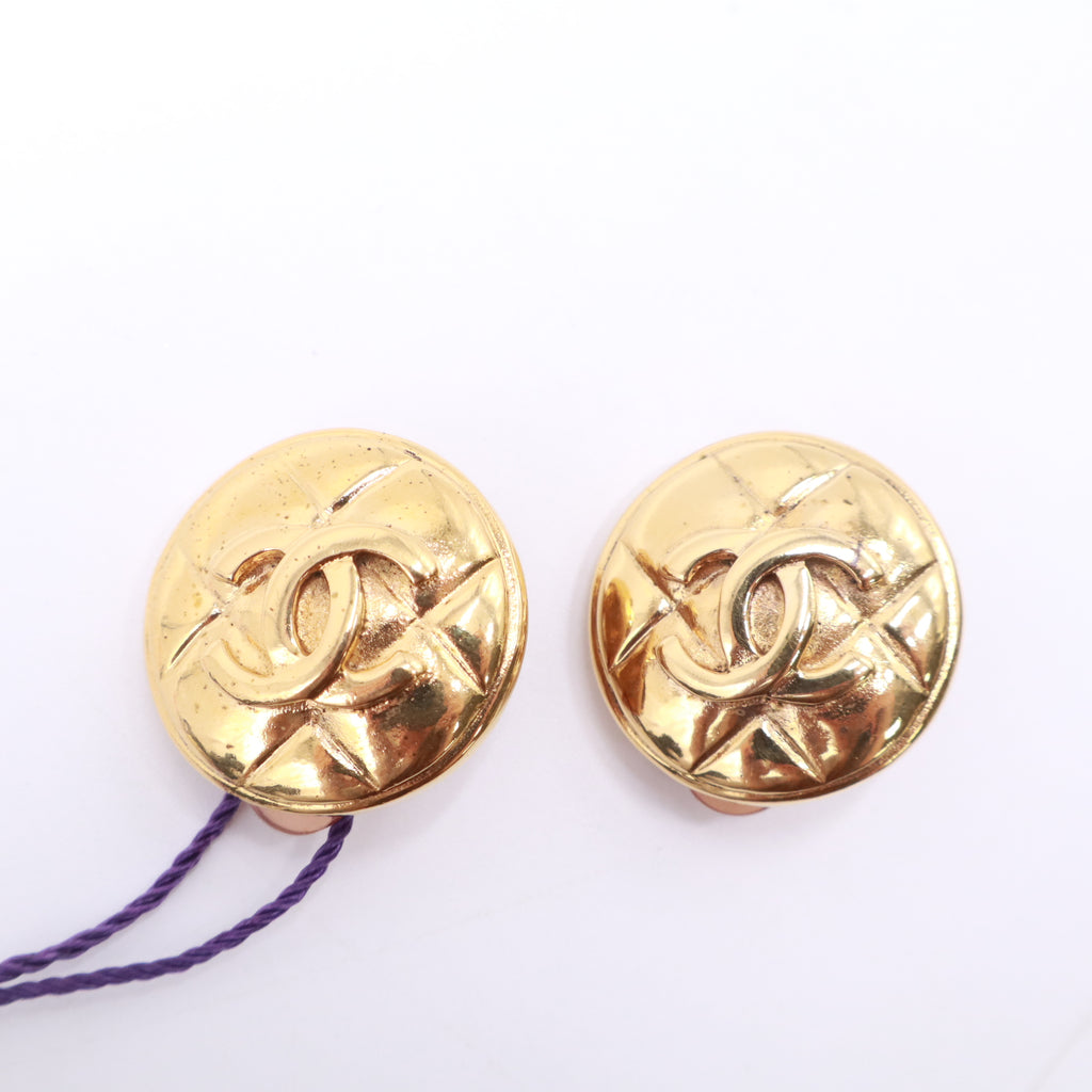 Chanel Vintage Quilted CC Round Gold-Plated Clip-On Earrings twins LDZ742