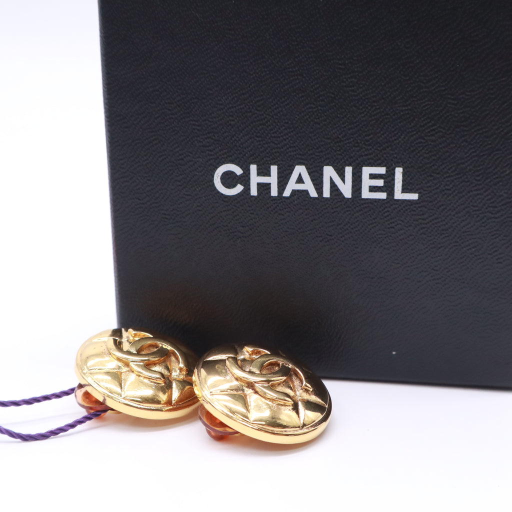 Chanel Vintage Quilted CC Round Gold-Plated Clip-On Earrings twins LDZ742