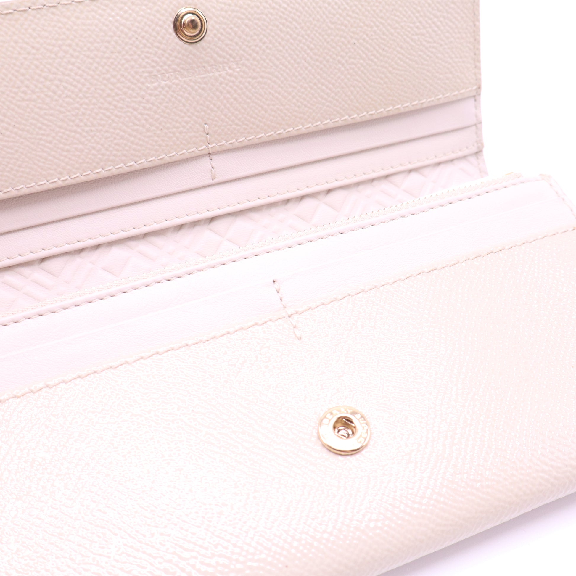 Burberry Grained Leather Porter Continental Wallet W21365
