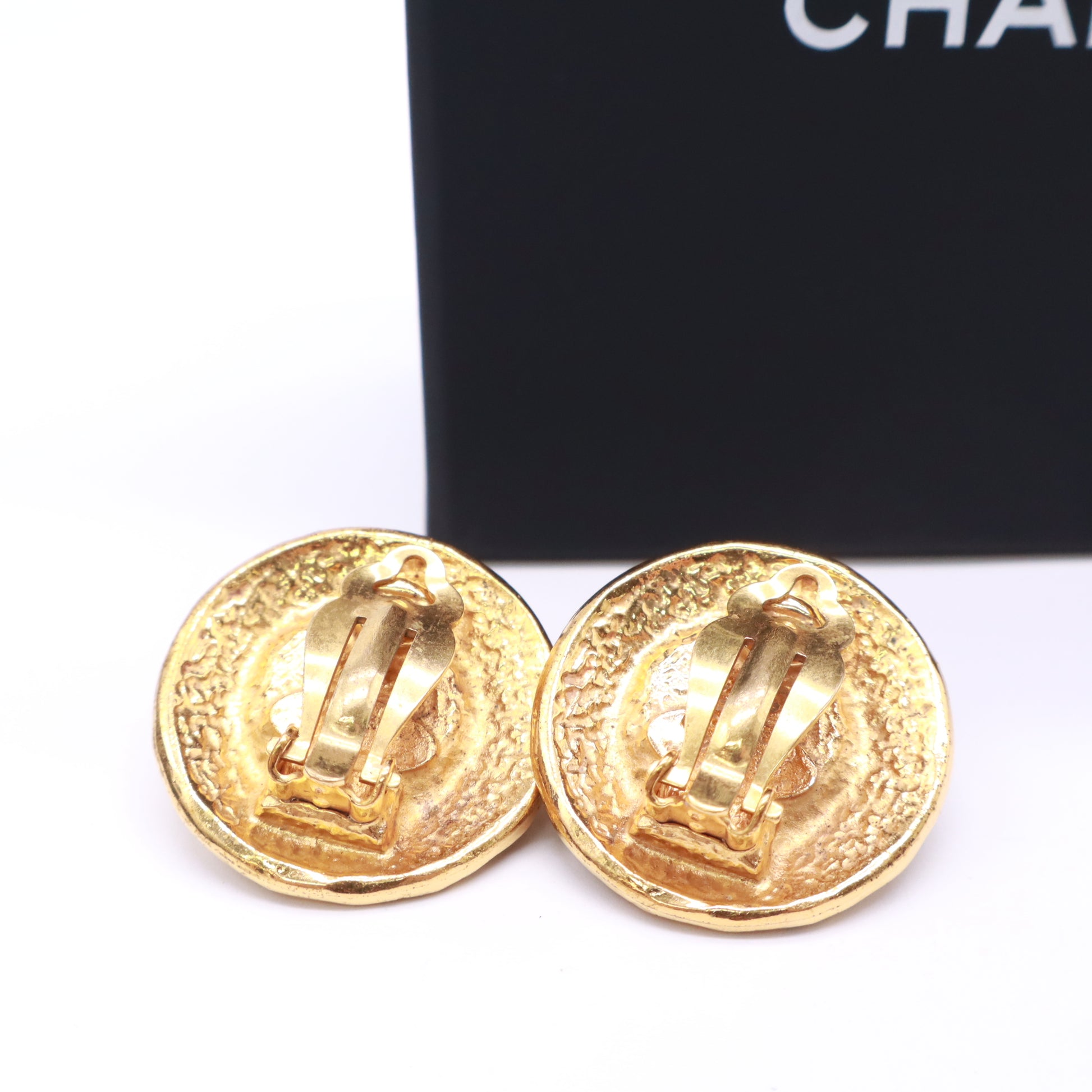 Chanel Vintage Engraved Logo Letter Round Clip-On Earrings twins LDZ741