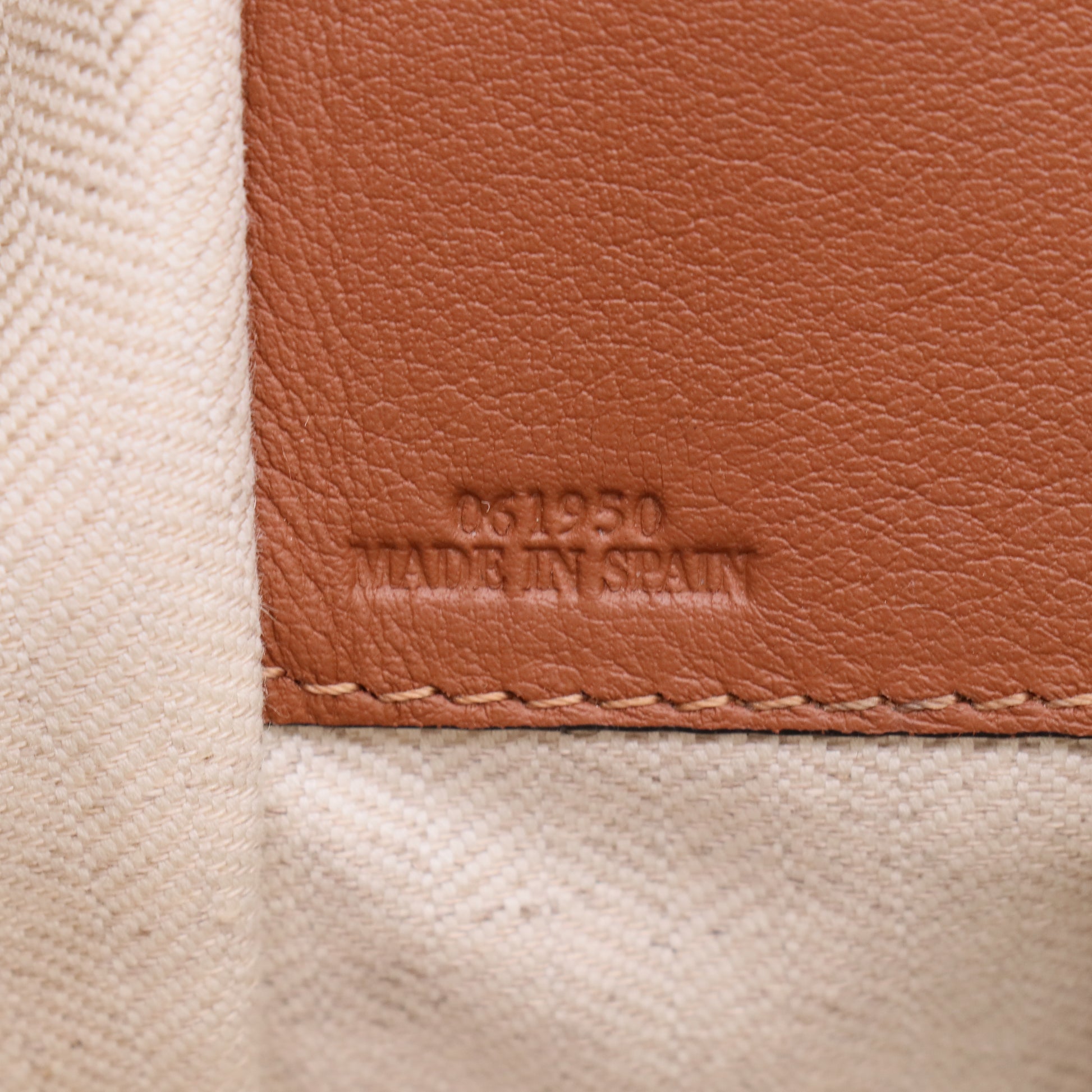Loewe  Leather Hammock Small twins B22968