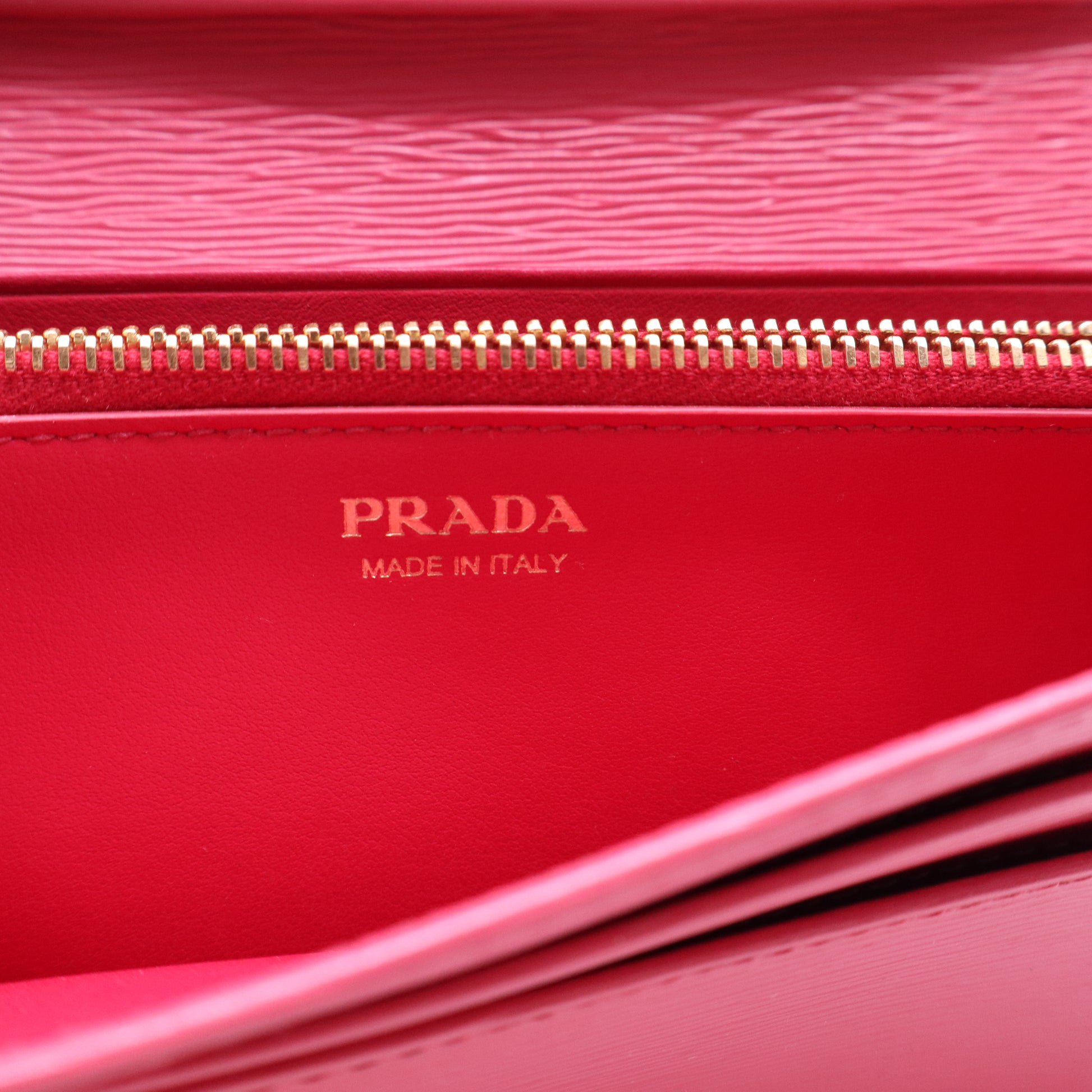 Prada Vitel Move Continental Wallet W21341